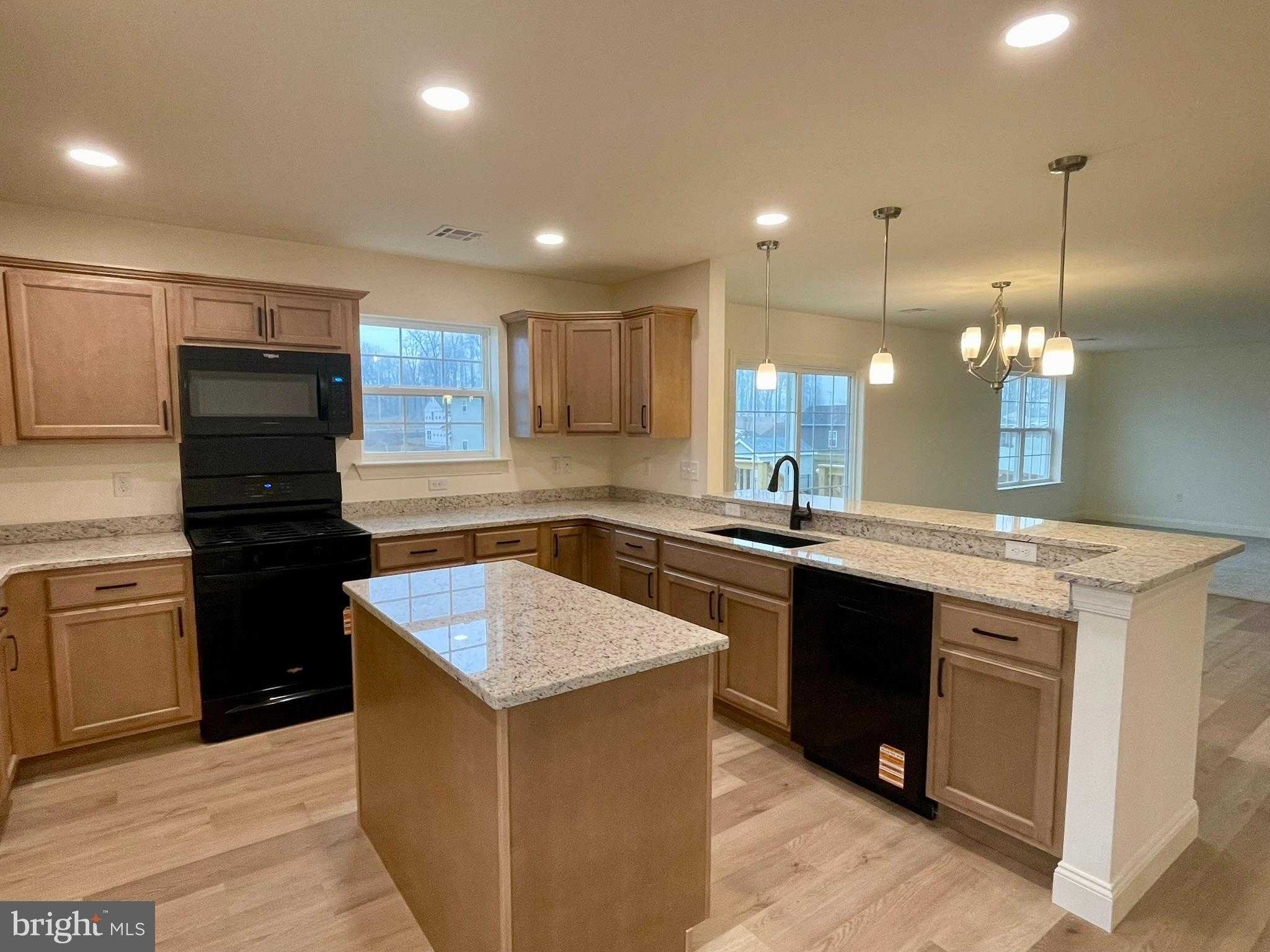 305 Jasmine Dr photo 6