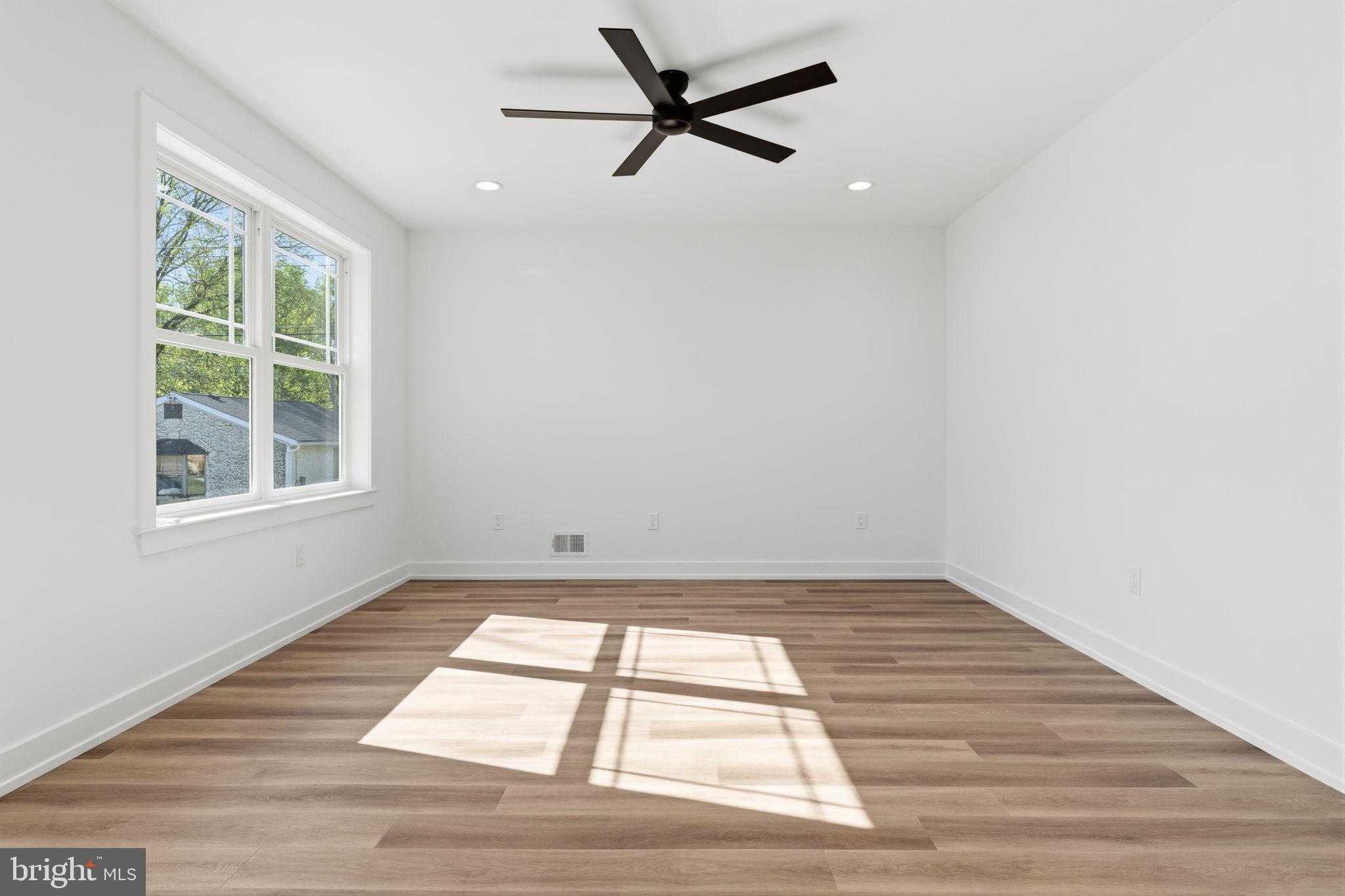 1941 Oakford Ave photo 10