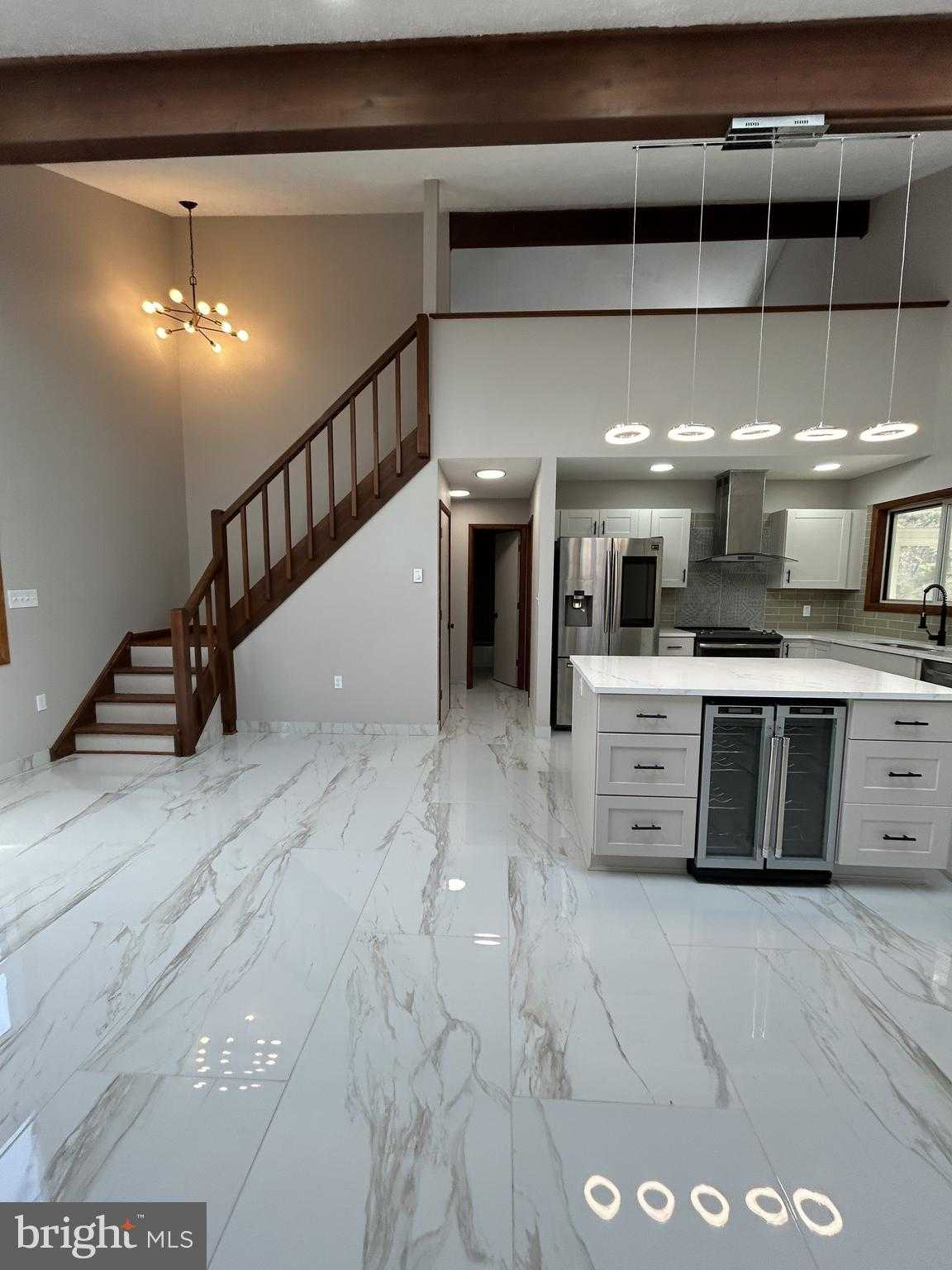 2233 Vista Cir photo 2