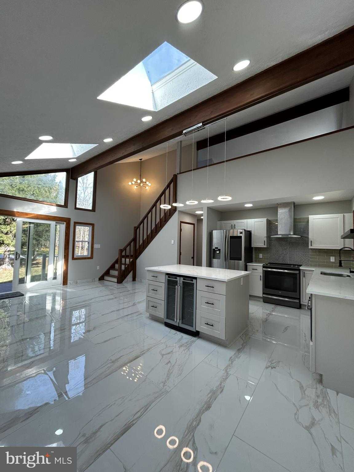 2233 Vista Cir photo 3