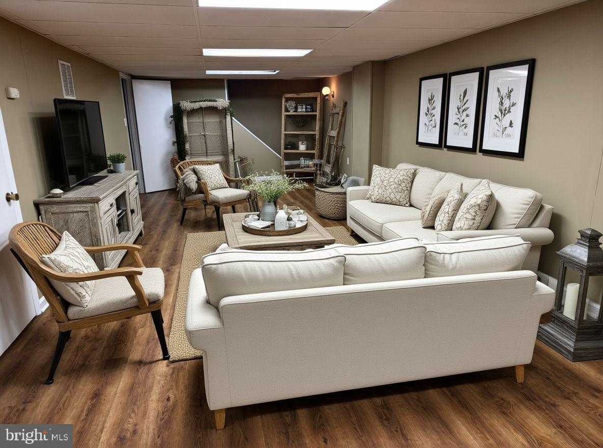 6707 Lamont Dr photo 13