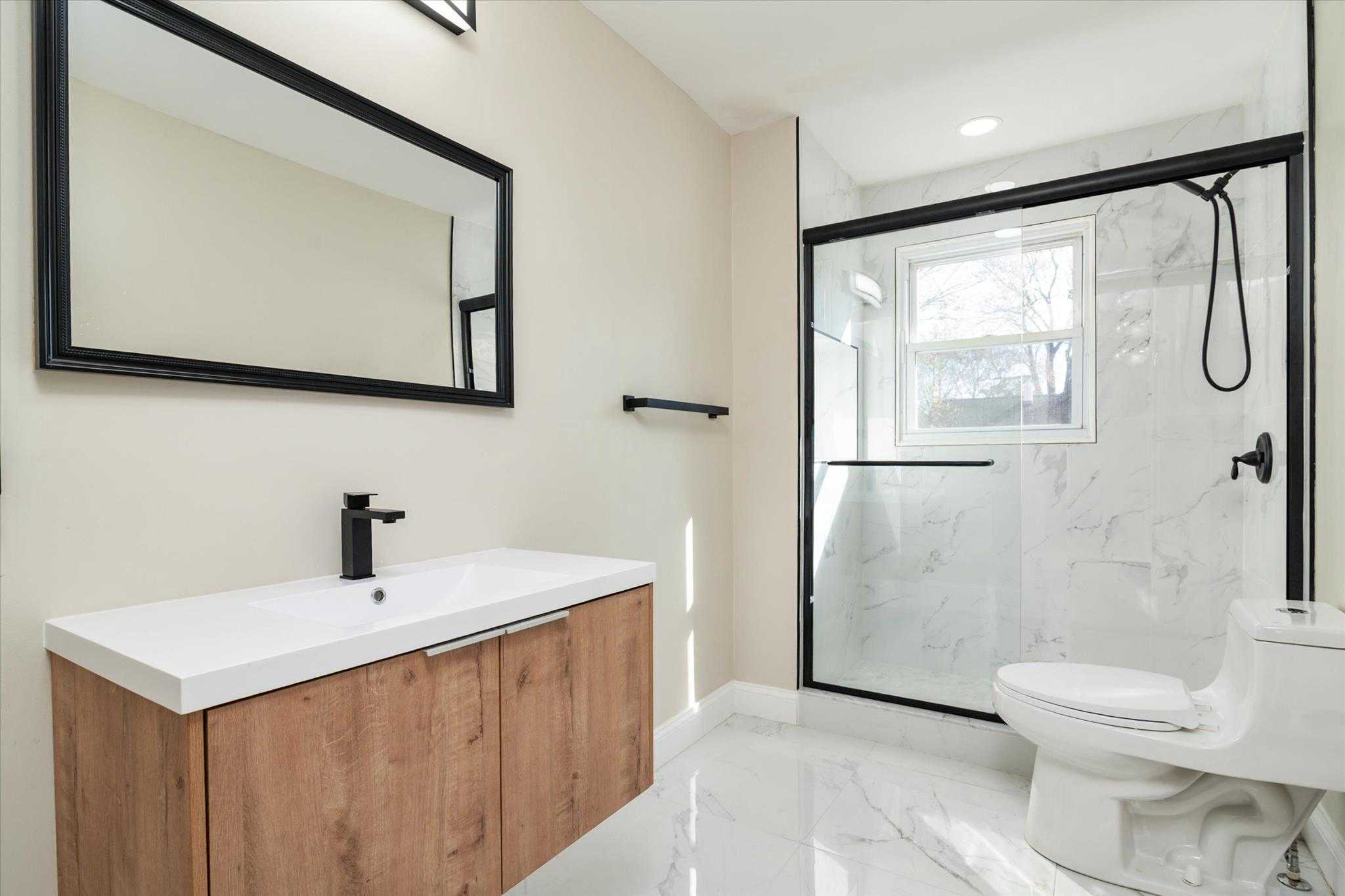 610 E Marshall Ave photo 20