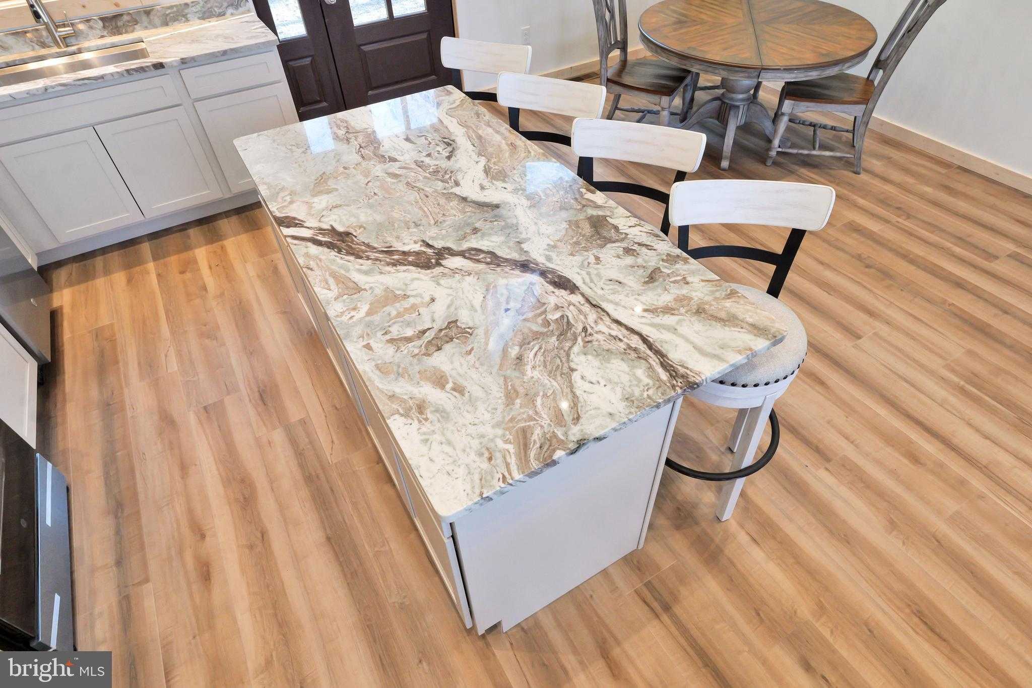 371 Goldfinch Ln photo 11