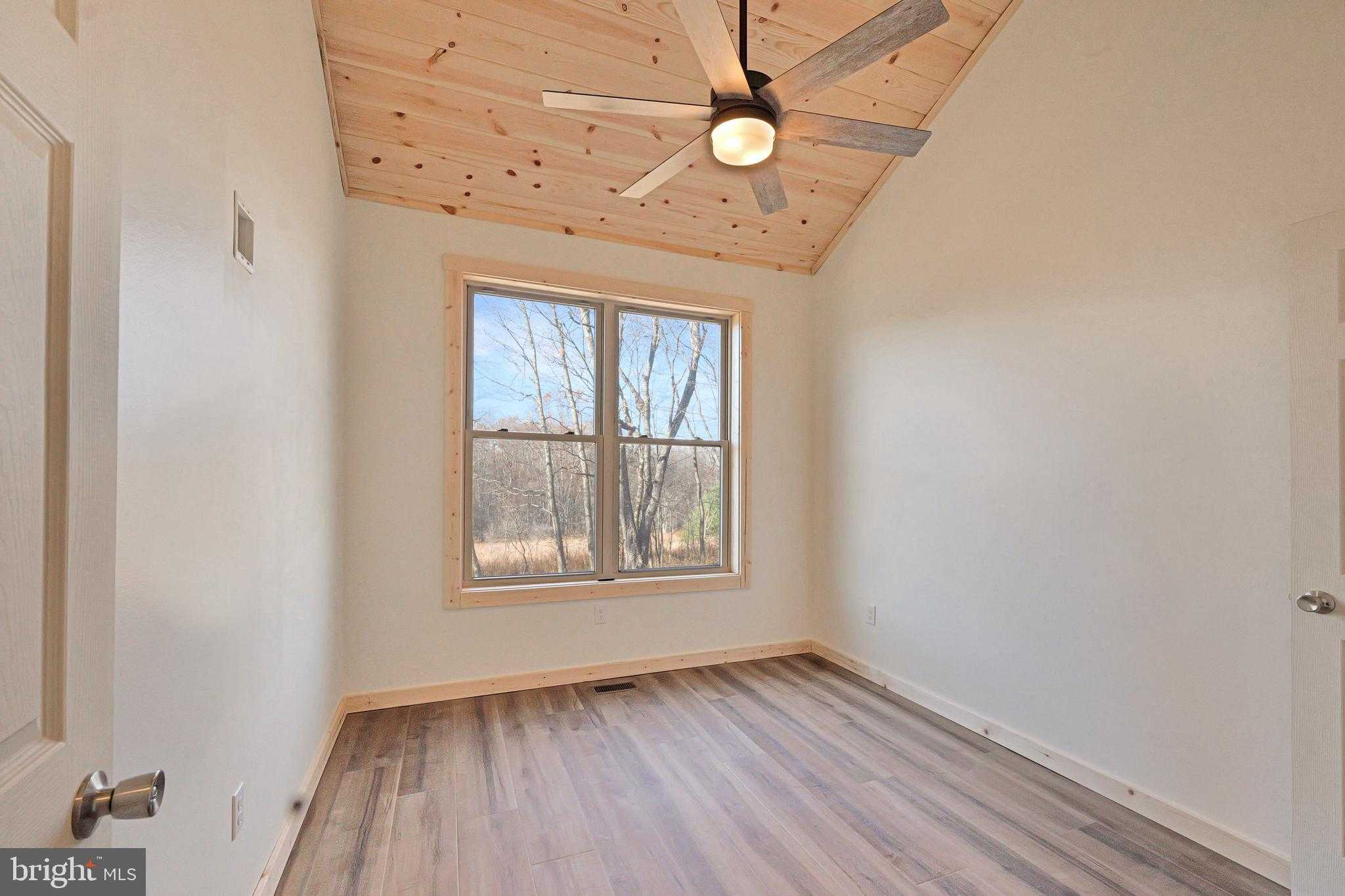 371 Goldfinch Ln photo 24