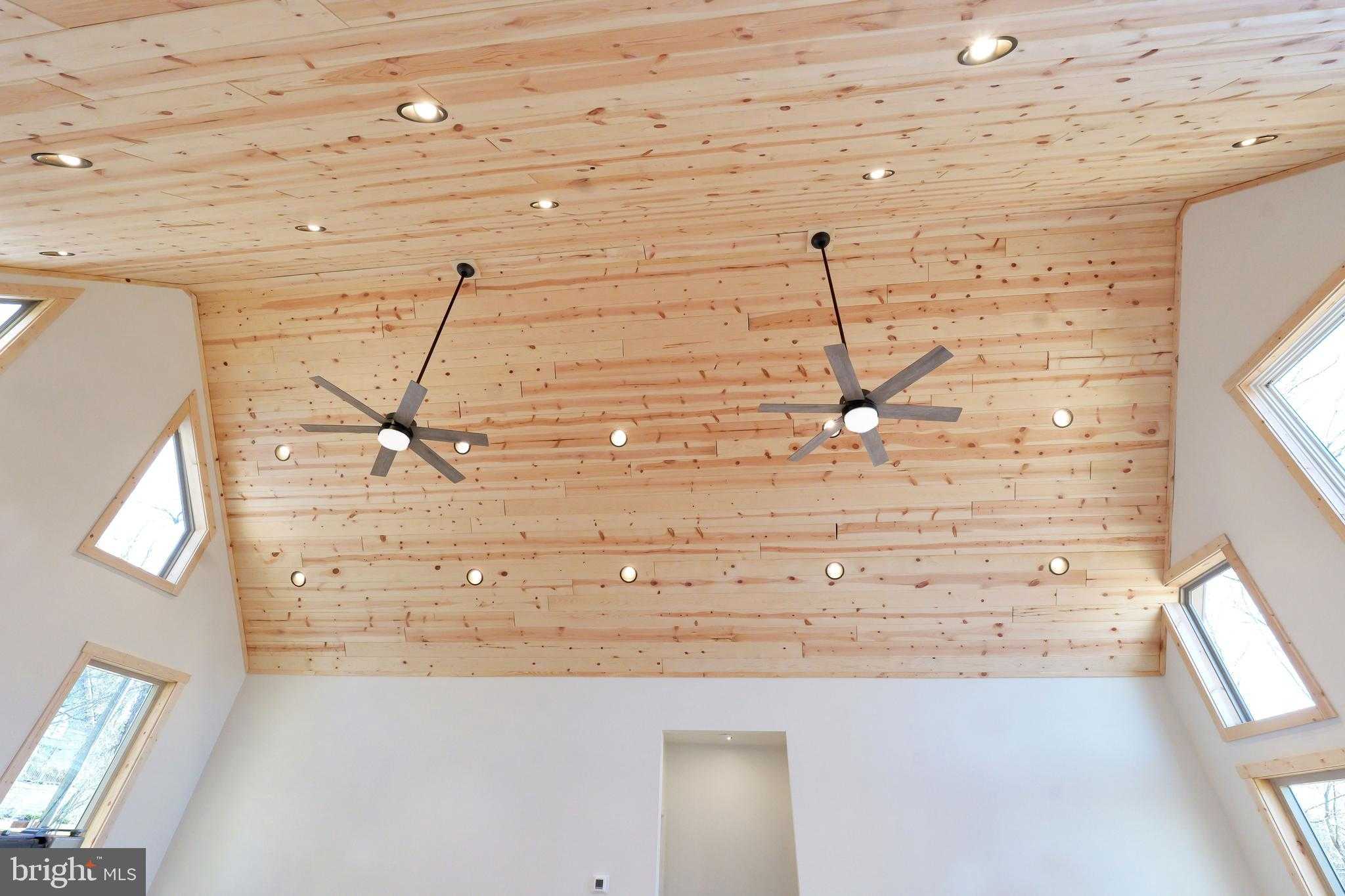 371 Goldfinch Ln photo 32