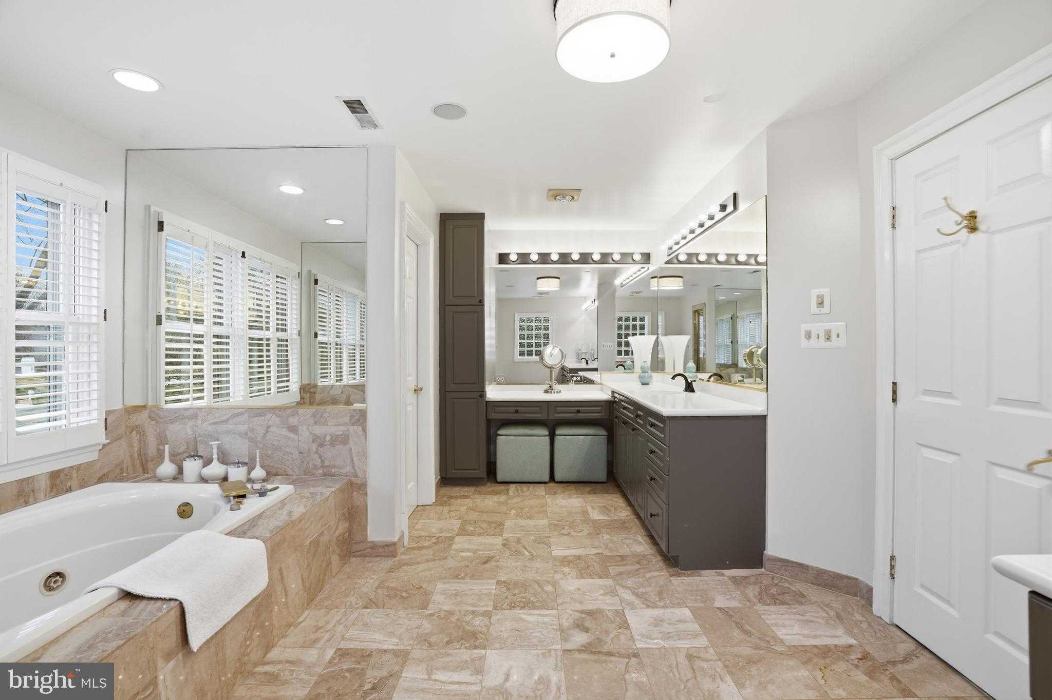 6035 Crimson CT photo 39