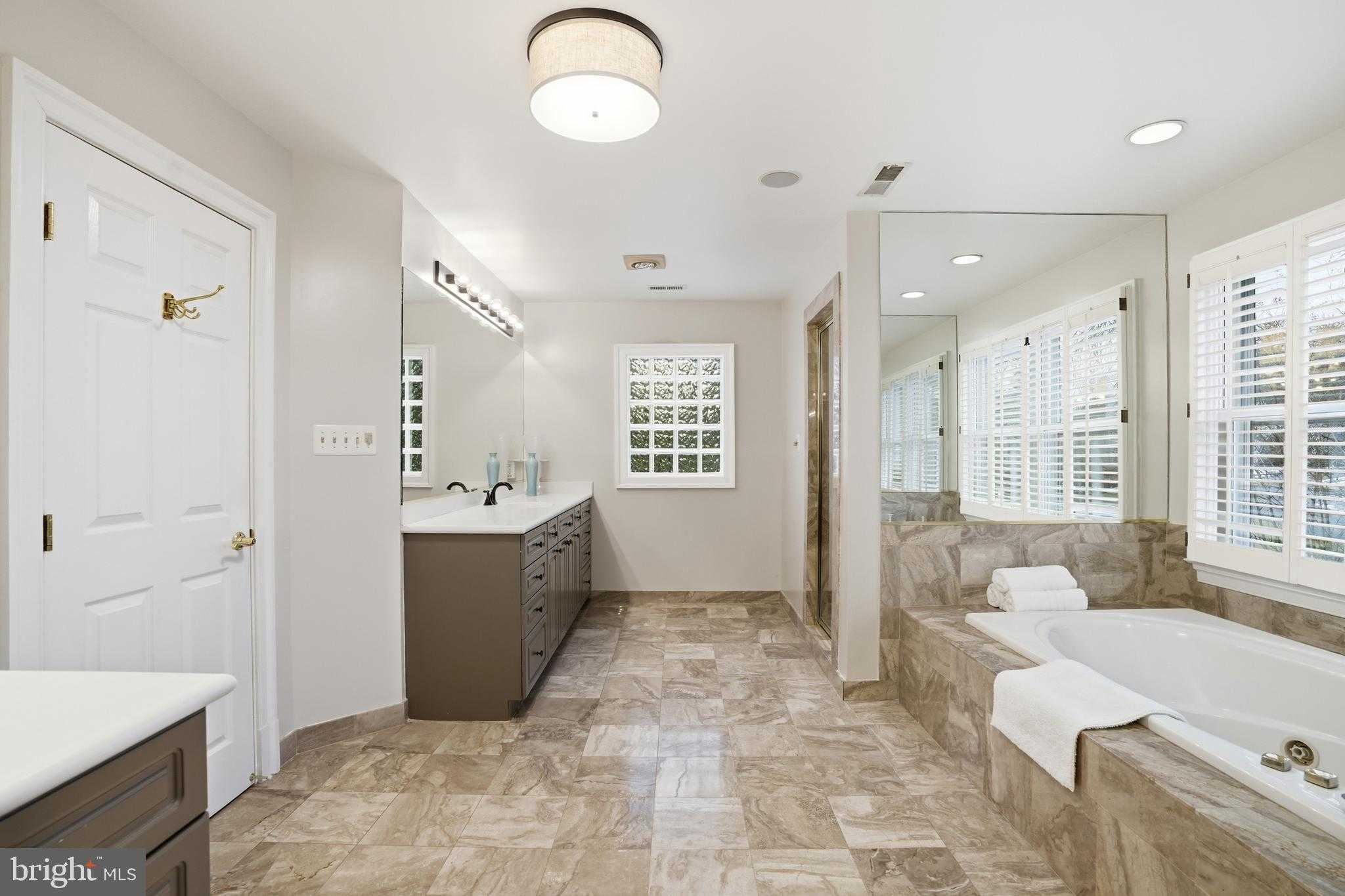 6035 Crimson CT photo 40