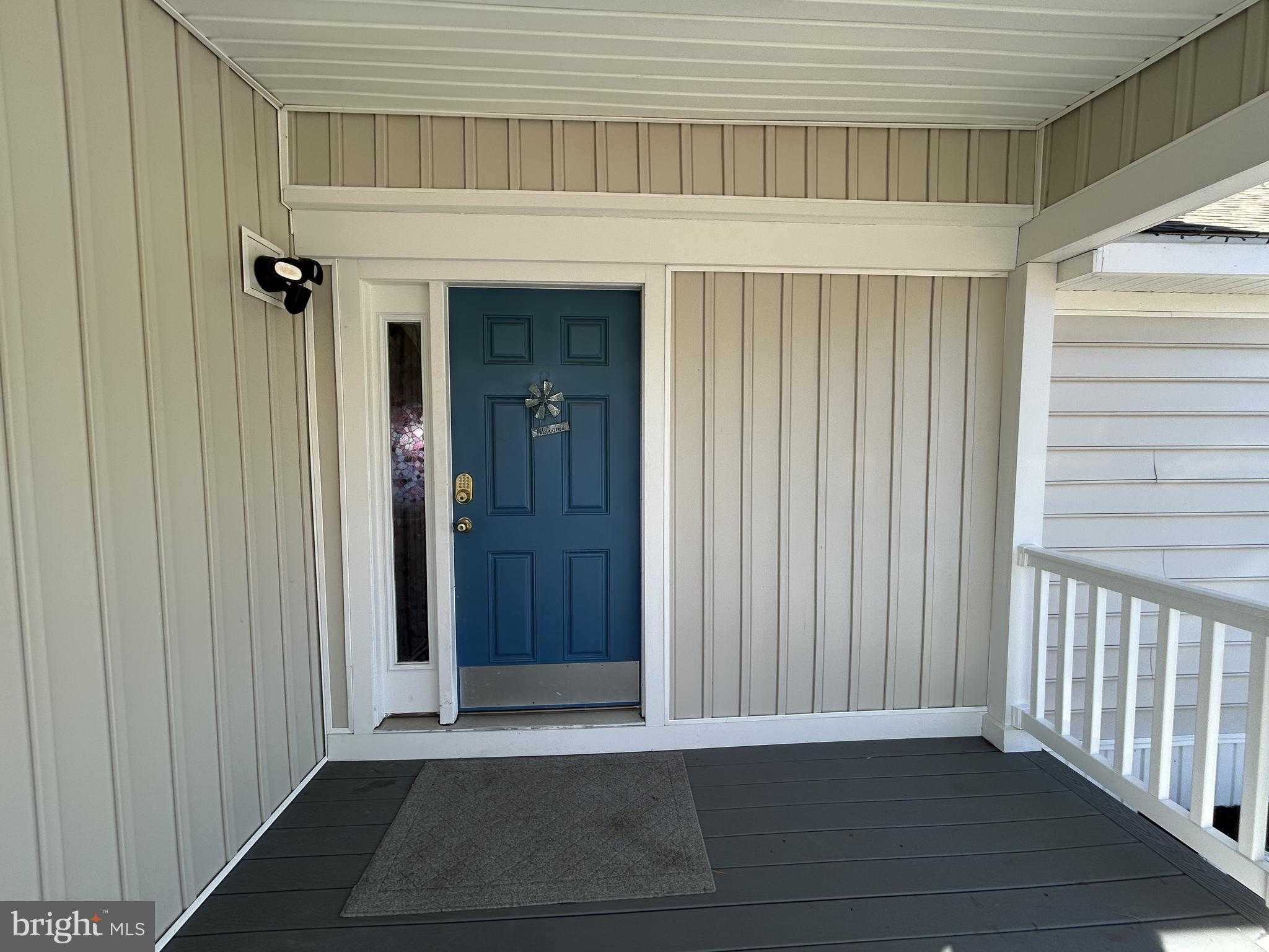 318 Holiday St photo 2