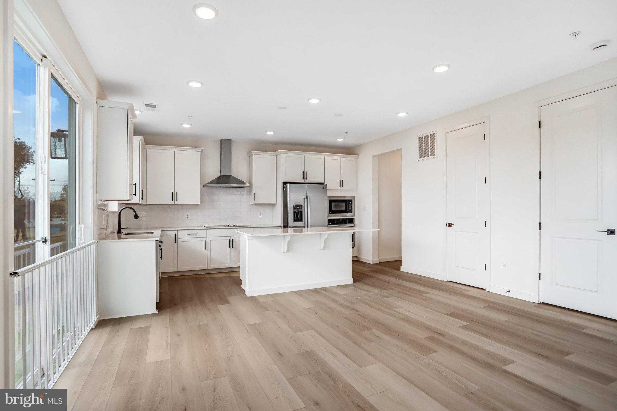 5733 Howard Dr photo 13