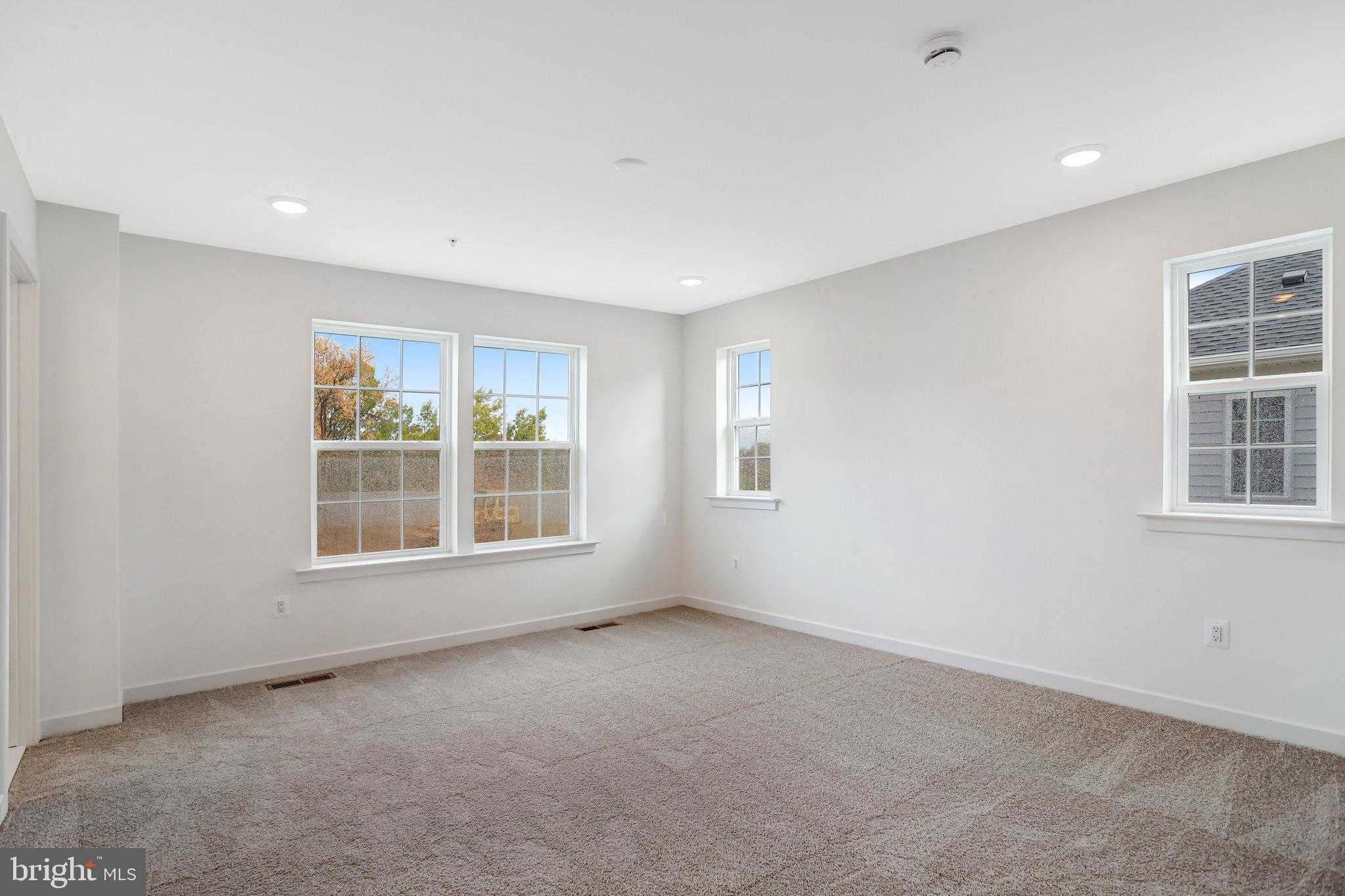 5733 Howard Dr photo 32