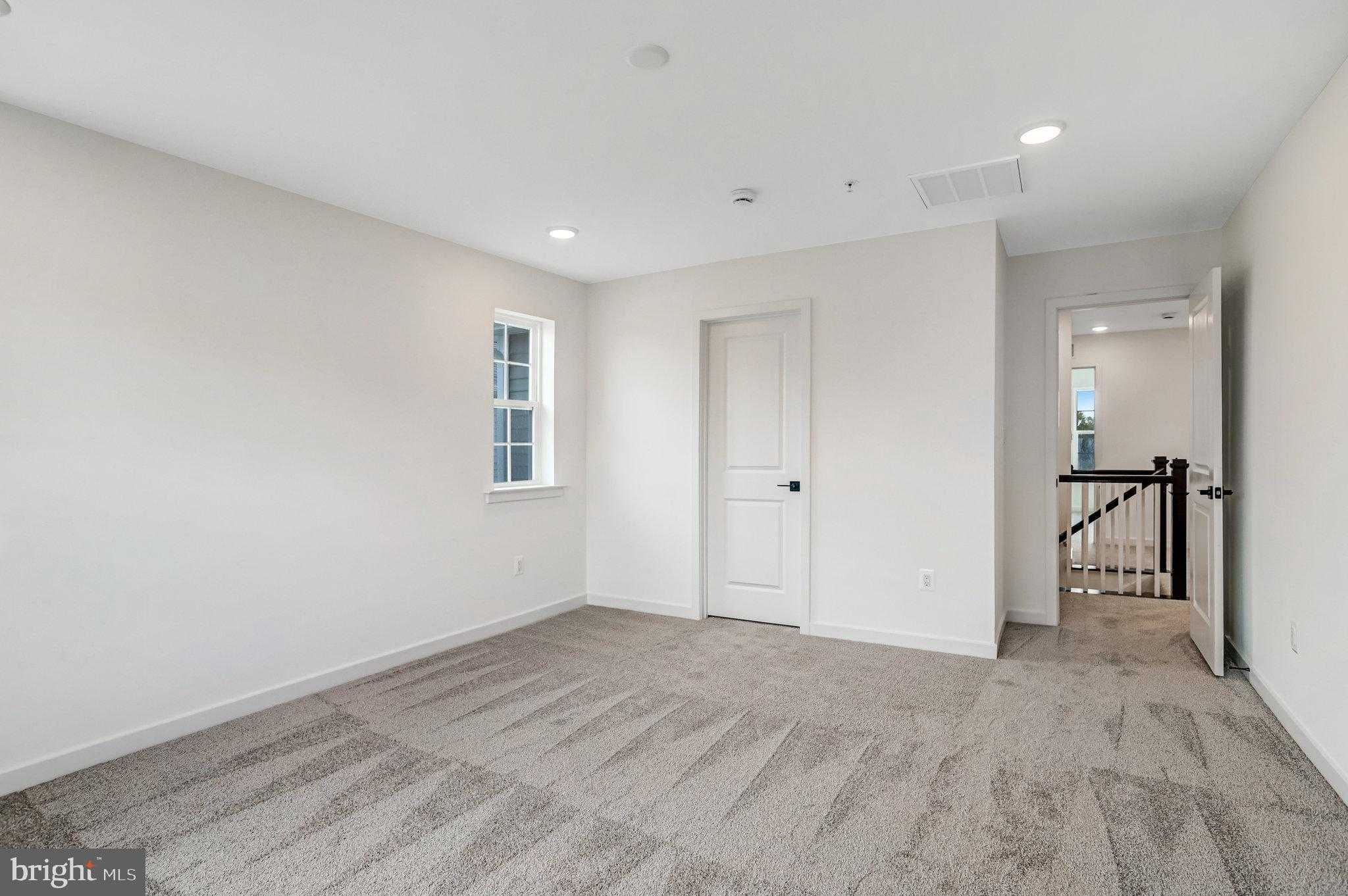 5733 Howard Dr photo 37