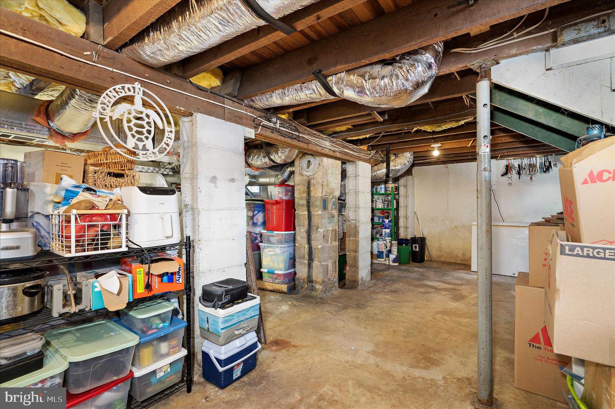 104 Windsor Ave photo 31