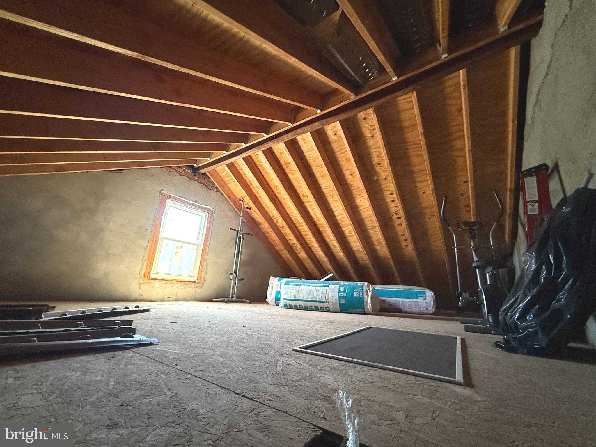 653 N 37th St photo 14