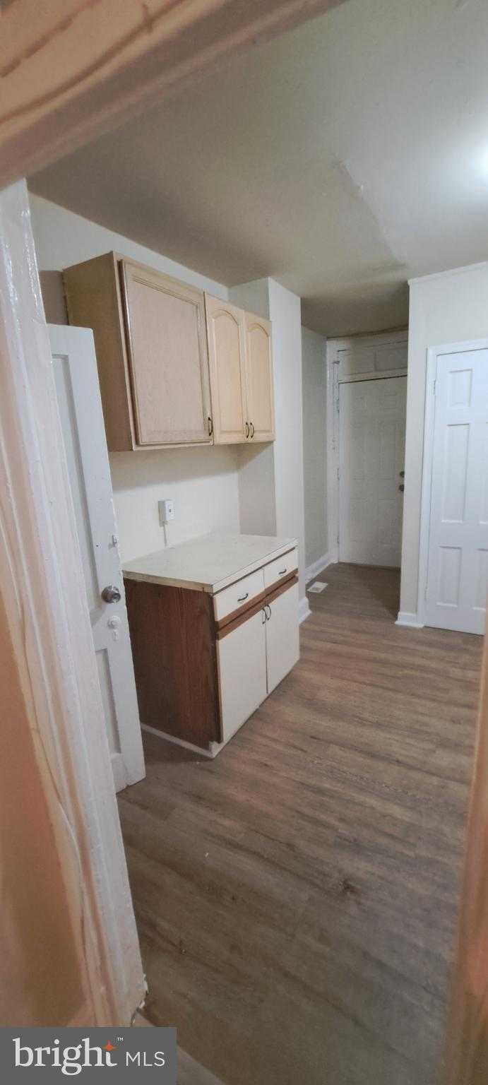 2544 W Fayette St photo 17