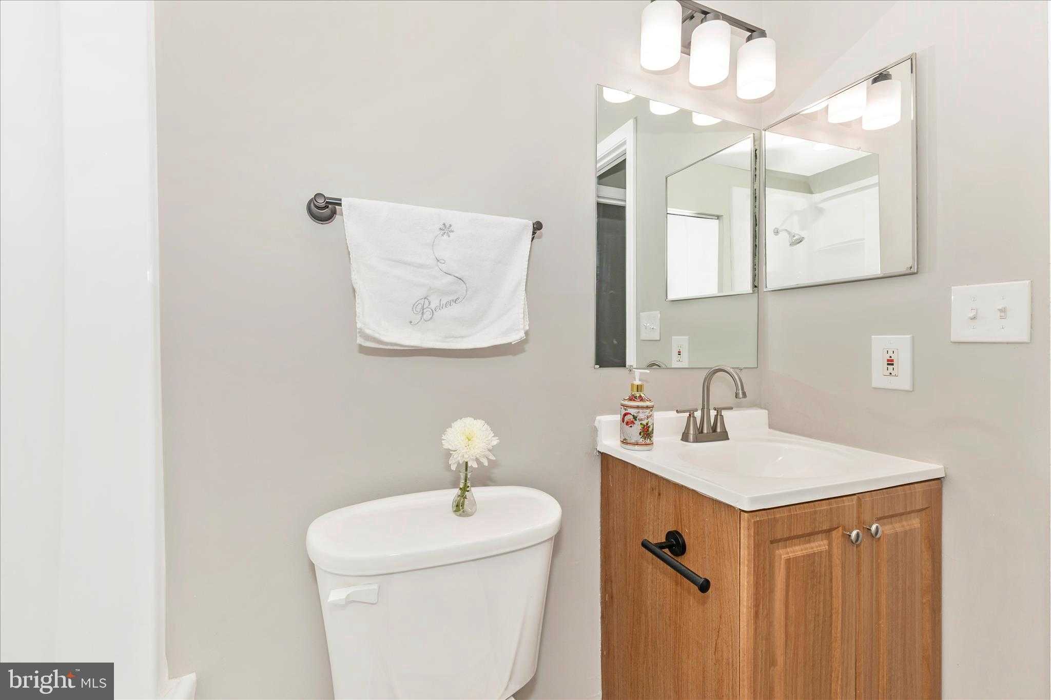 2861 Shepperton Ter photo 33