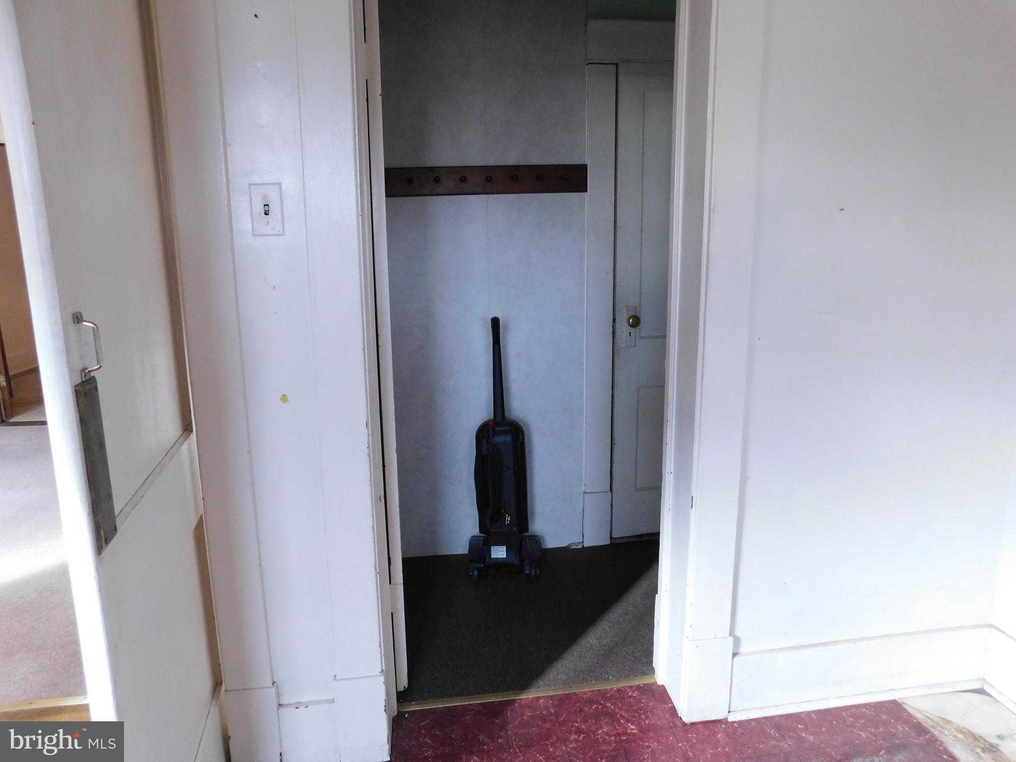 305 Orange St photo 11