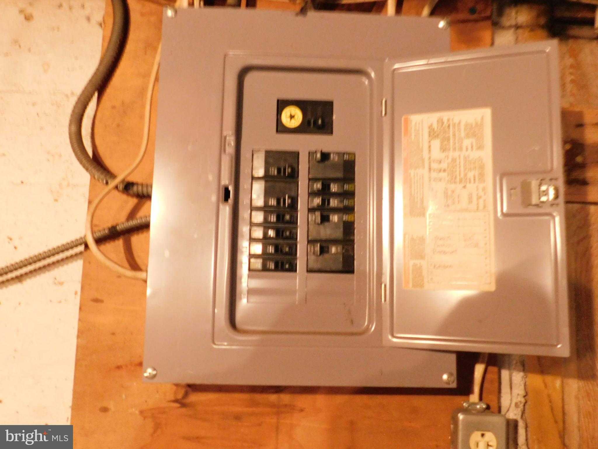 305 Orange St photo 23