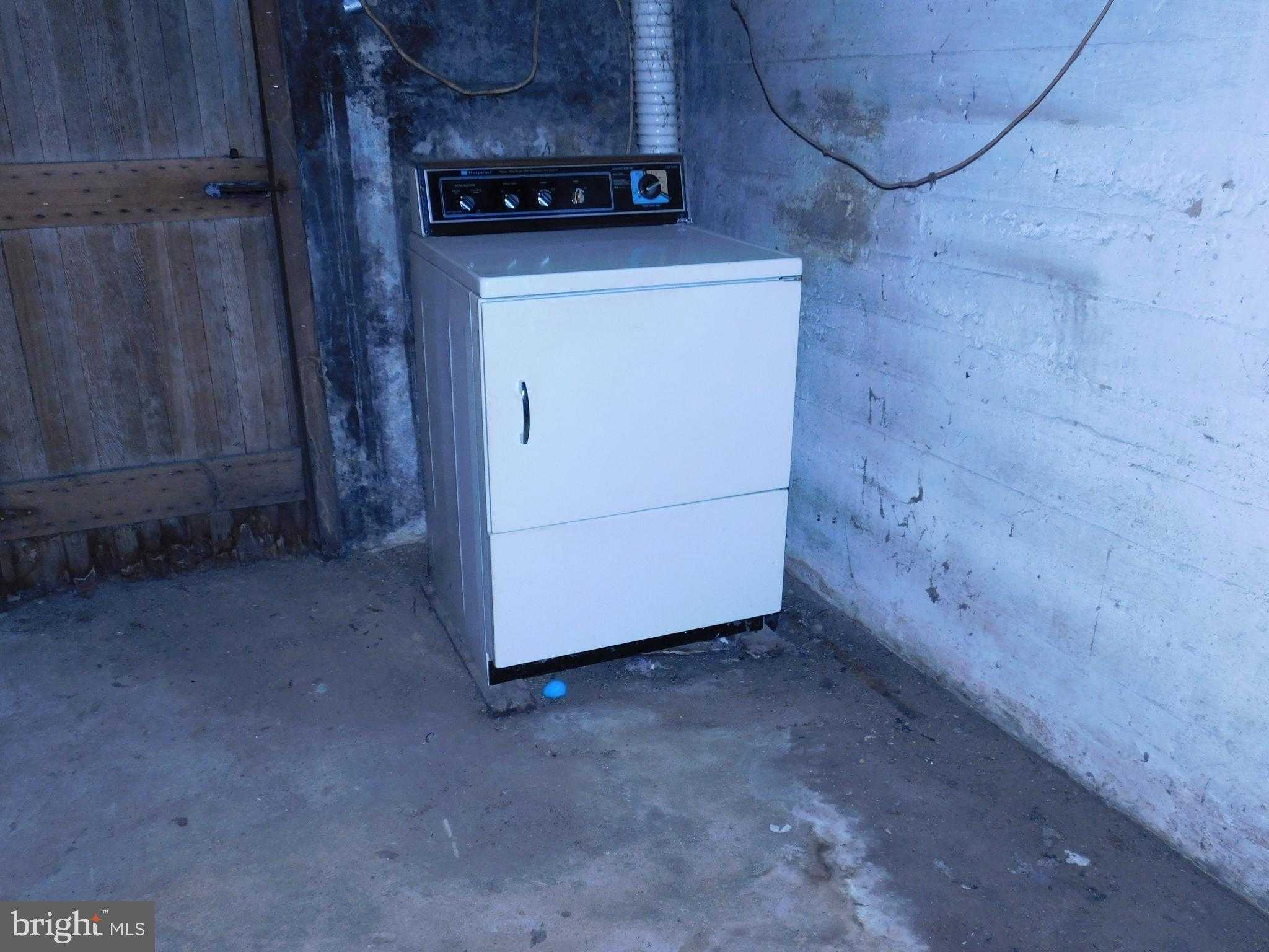 305 Orange St photo 25