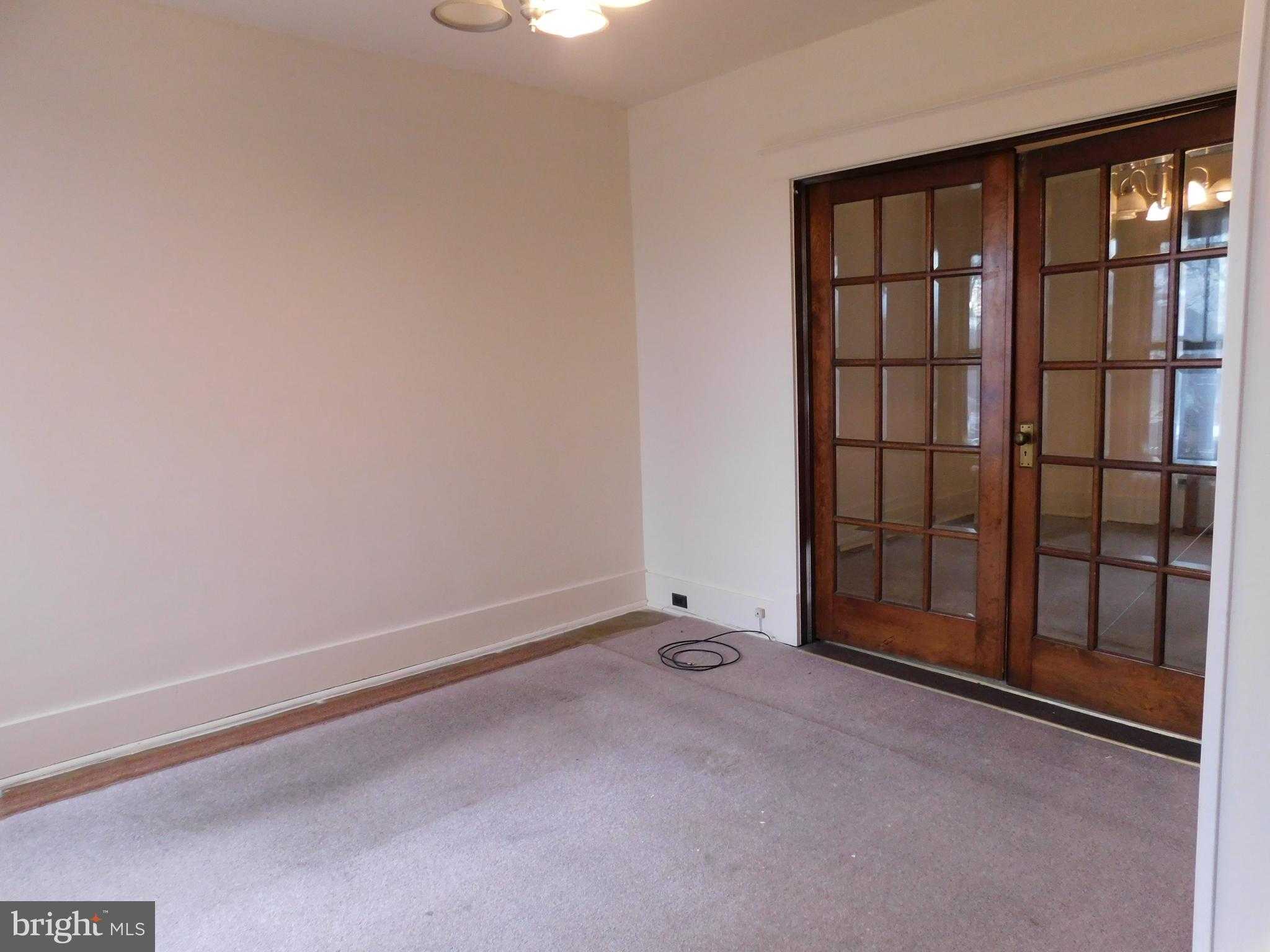 305 Orange St photo 9