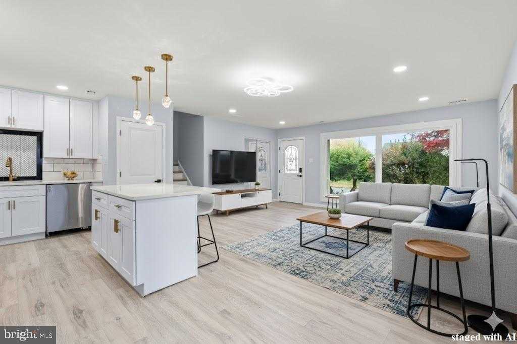 11046 Ferndale St photo 3