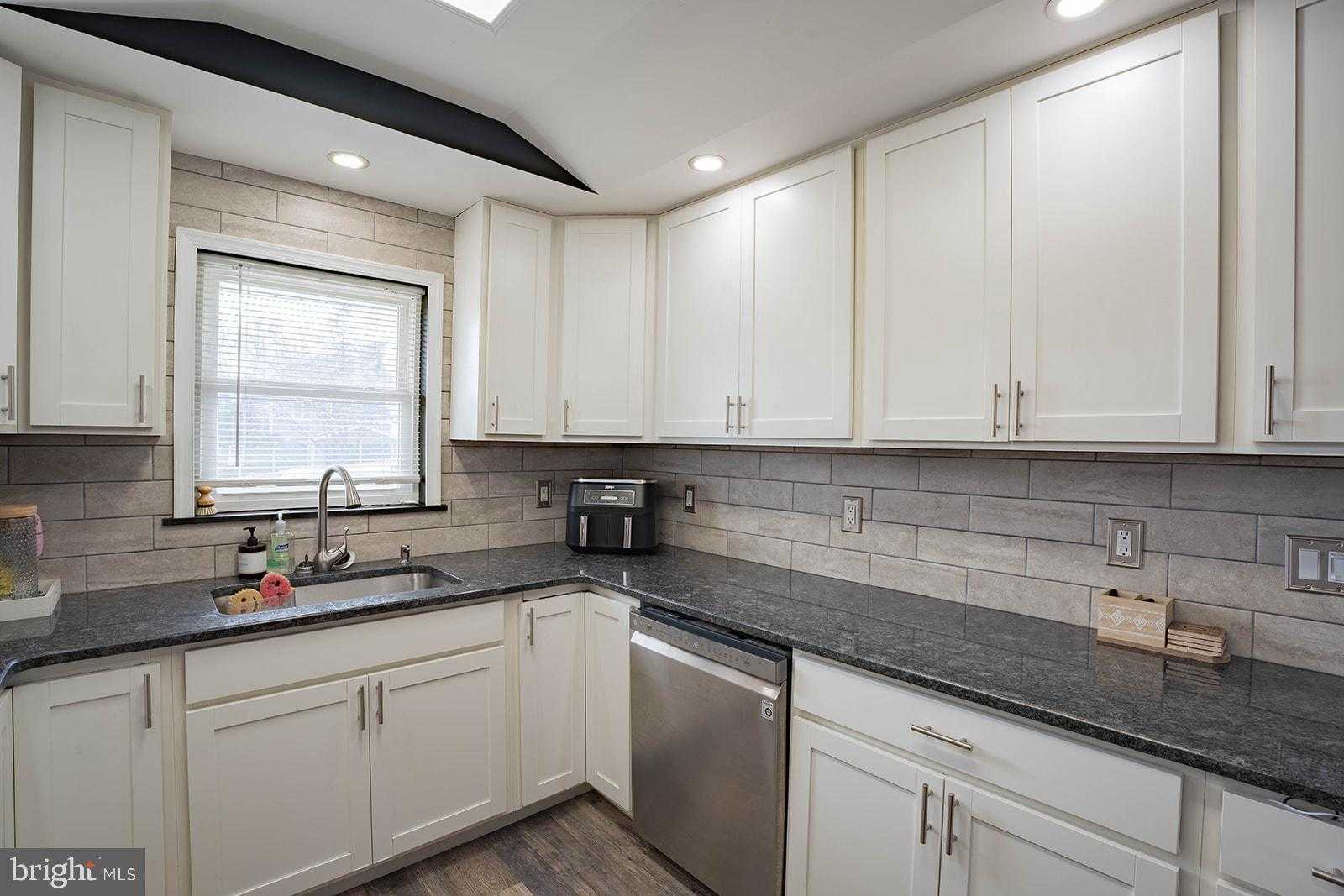 42 Hollyhock Ln photo 9