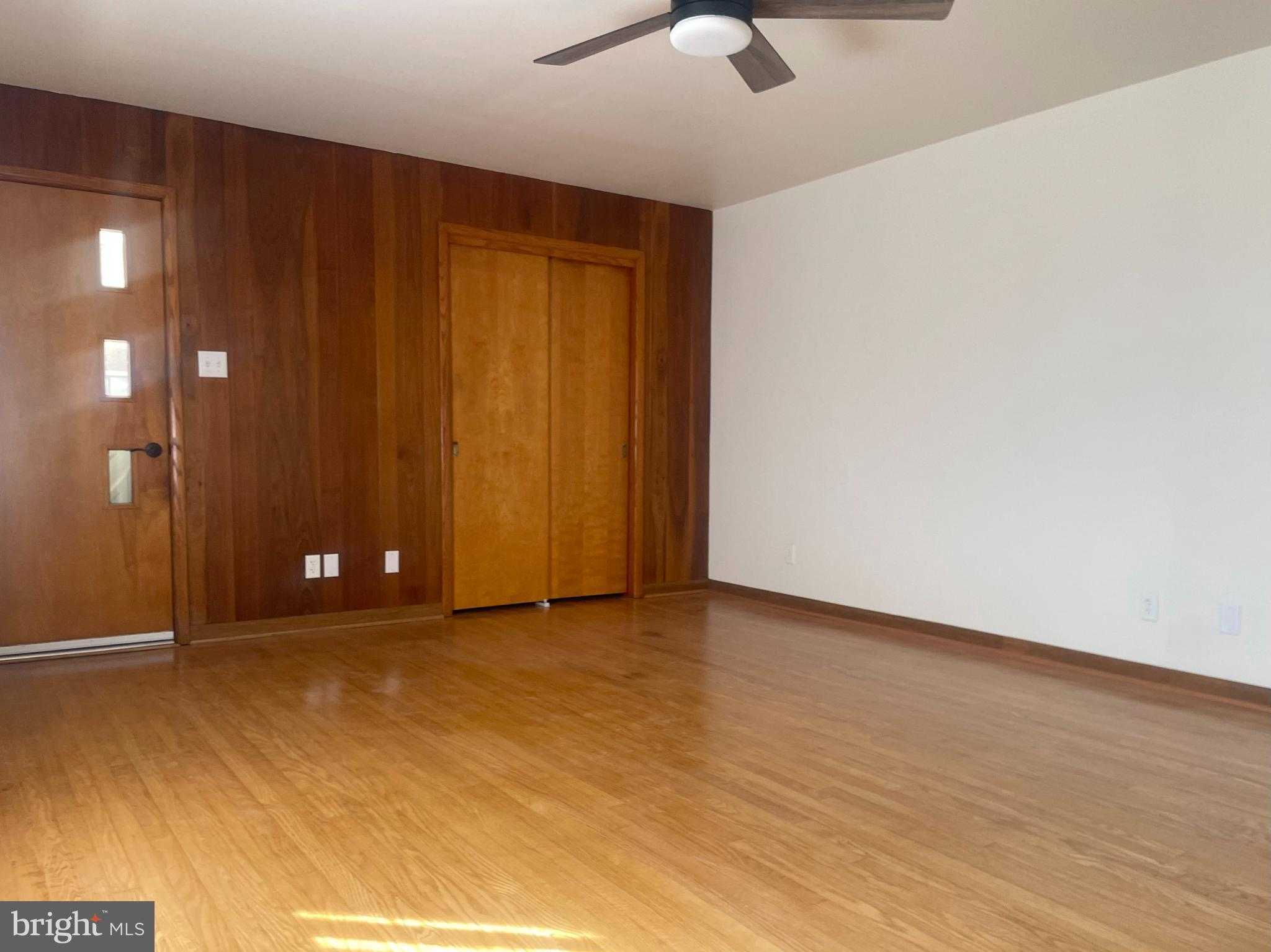 230 Armstrong Ave photo 11