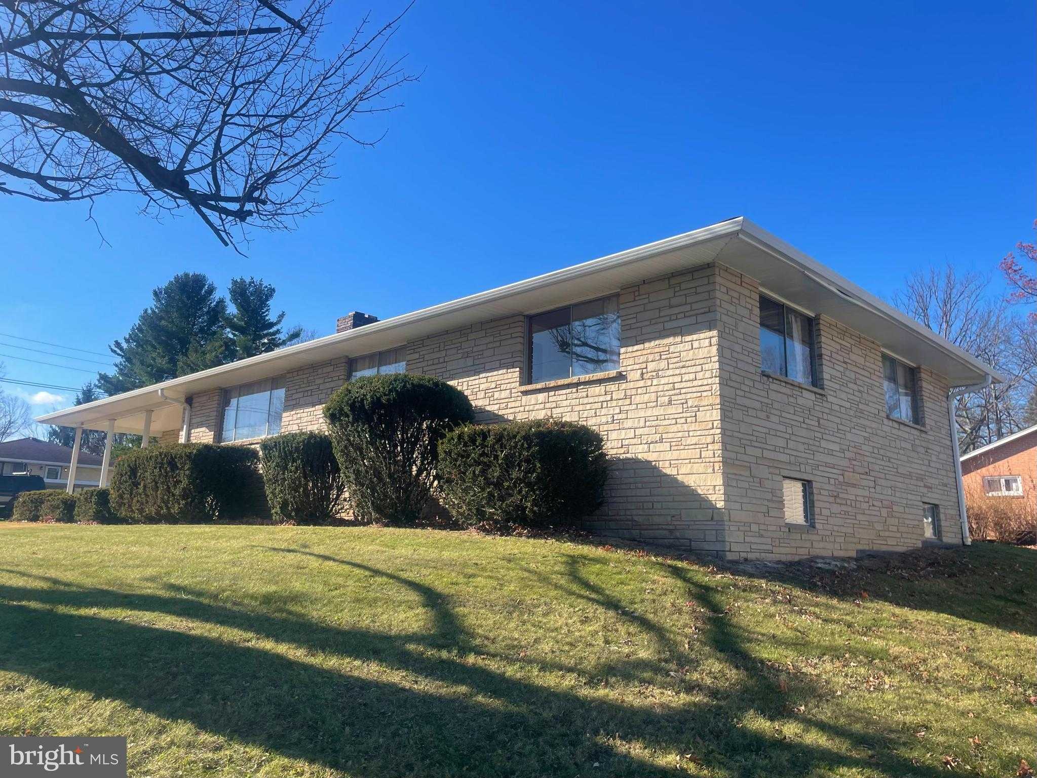 230 Armstrong Ave photo 2