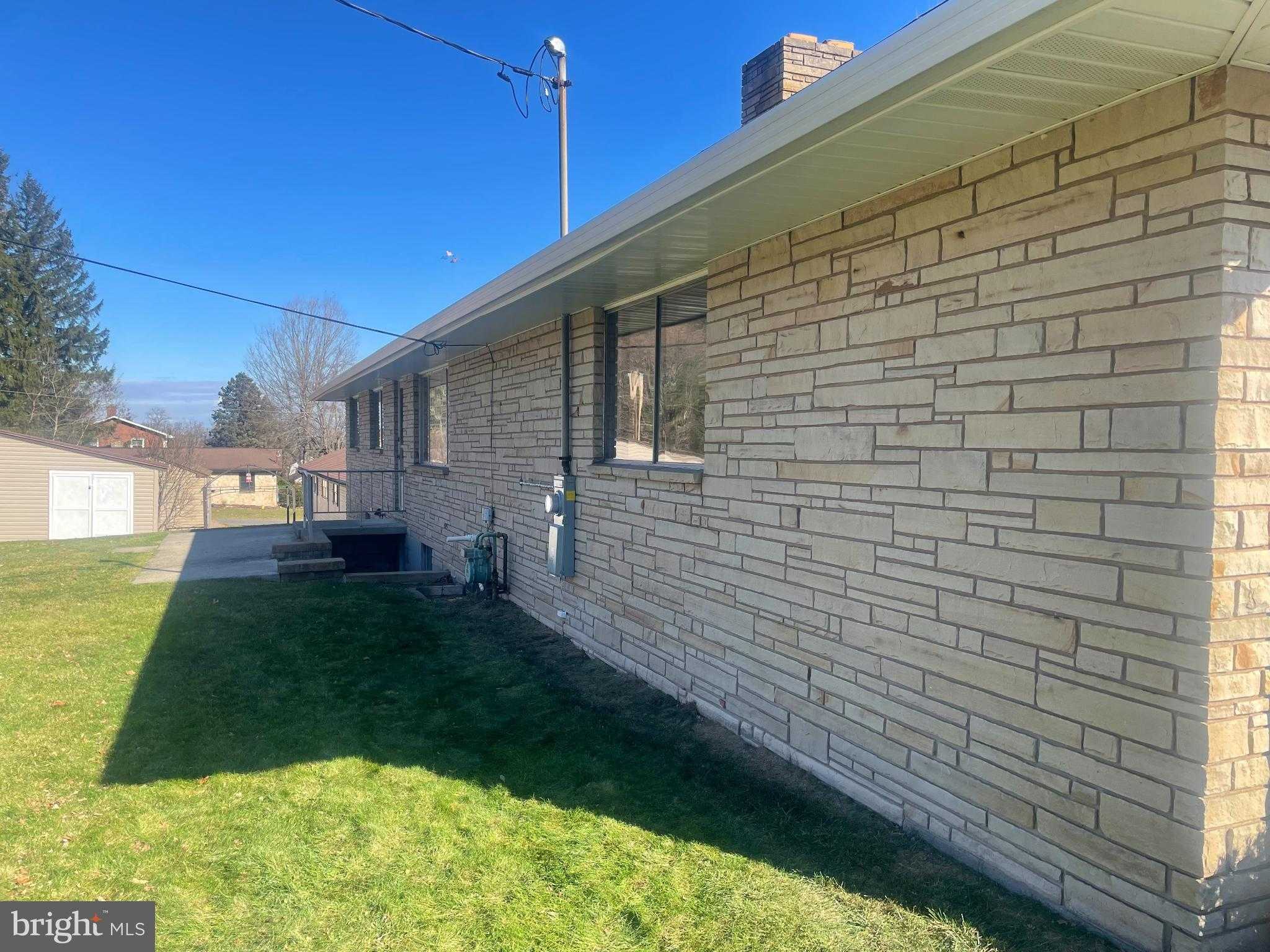 230 Armstrong Ave photo 3