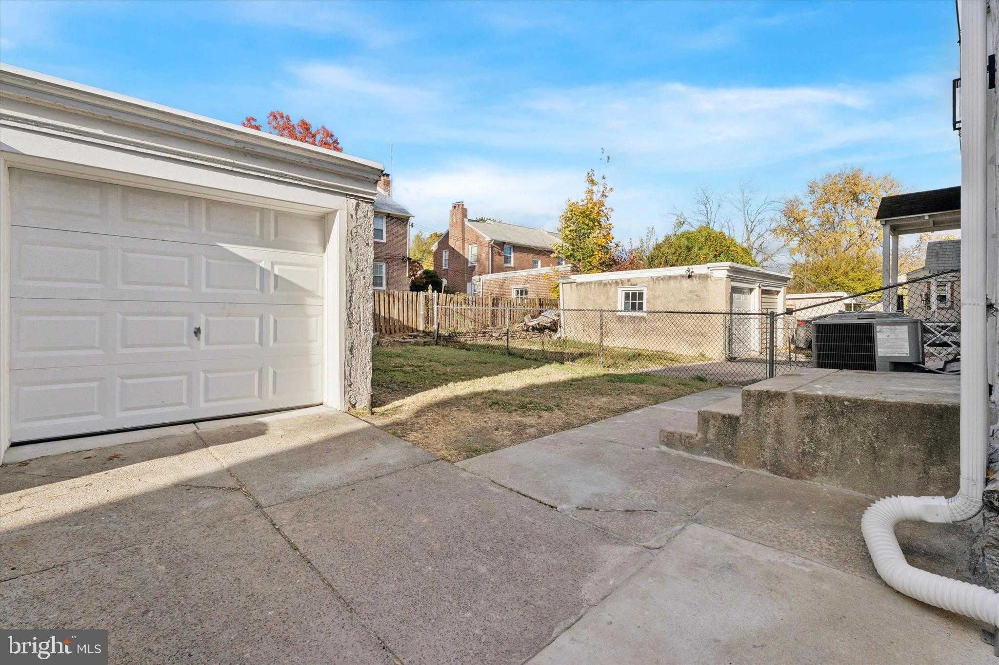 223 W Plumstead Ave photo 25