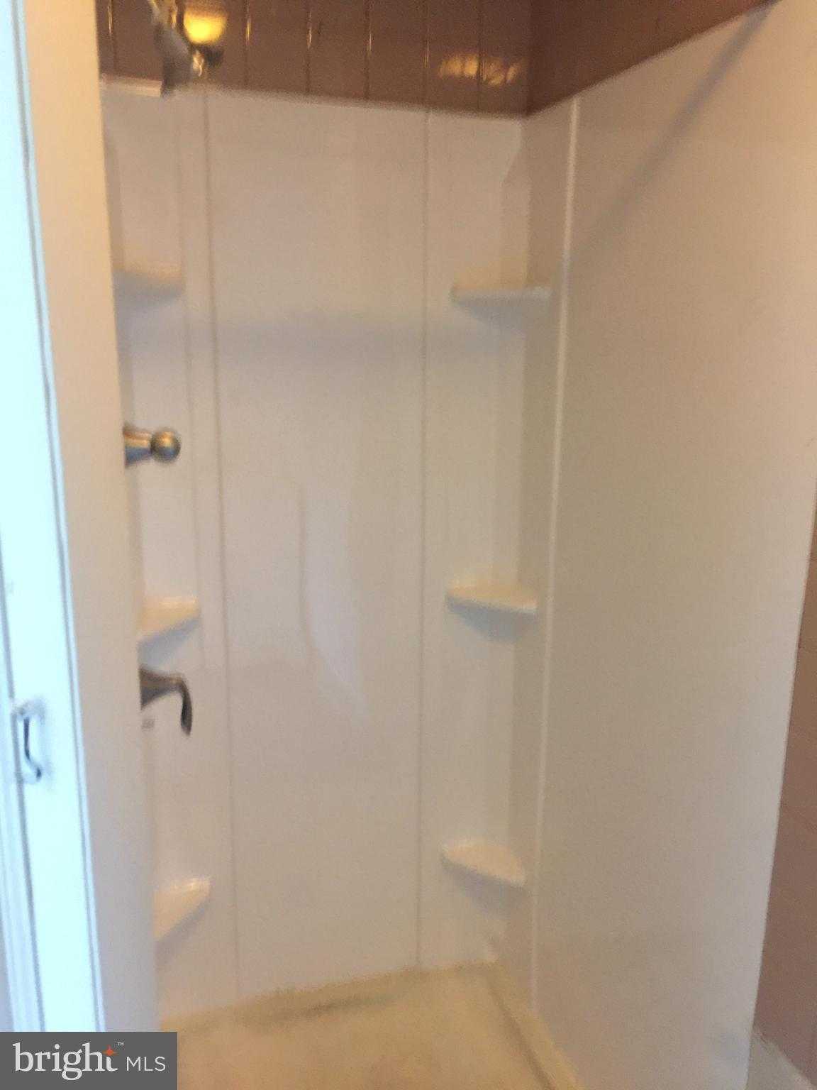 624 E Middle St photo 10