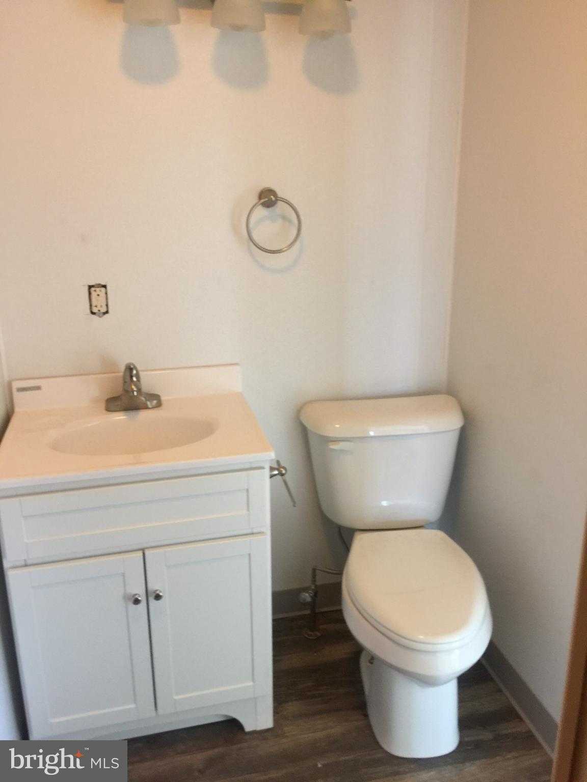 624 E Middle St photo 11