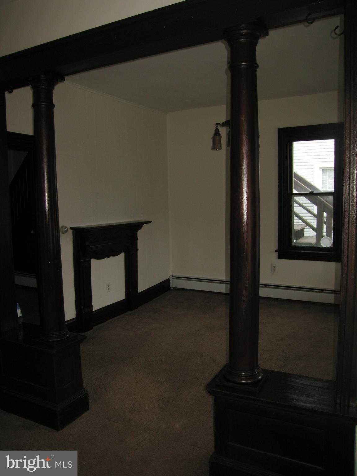 624 E Middle St photo 5