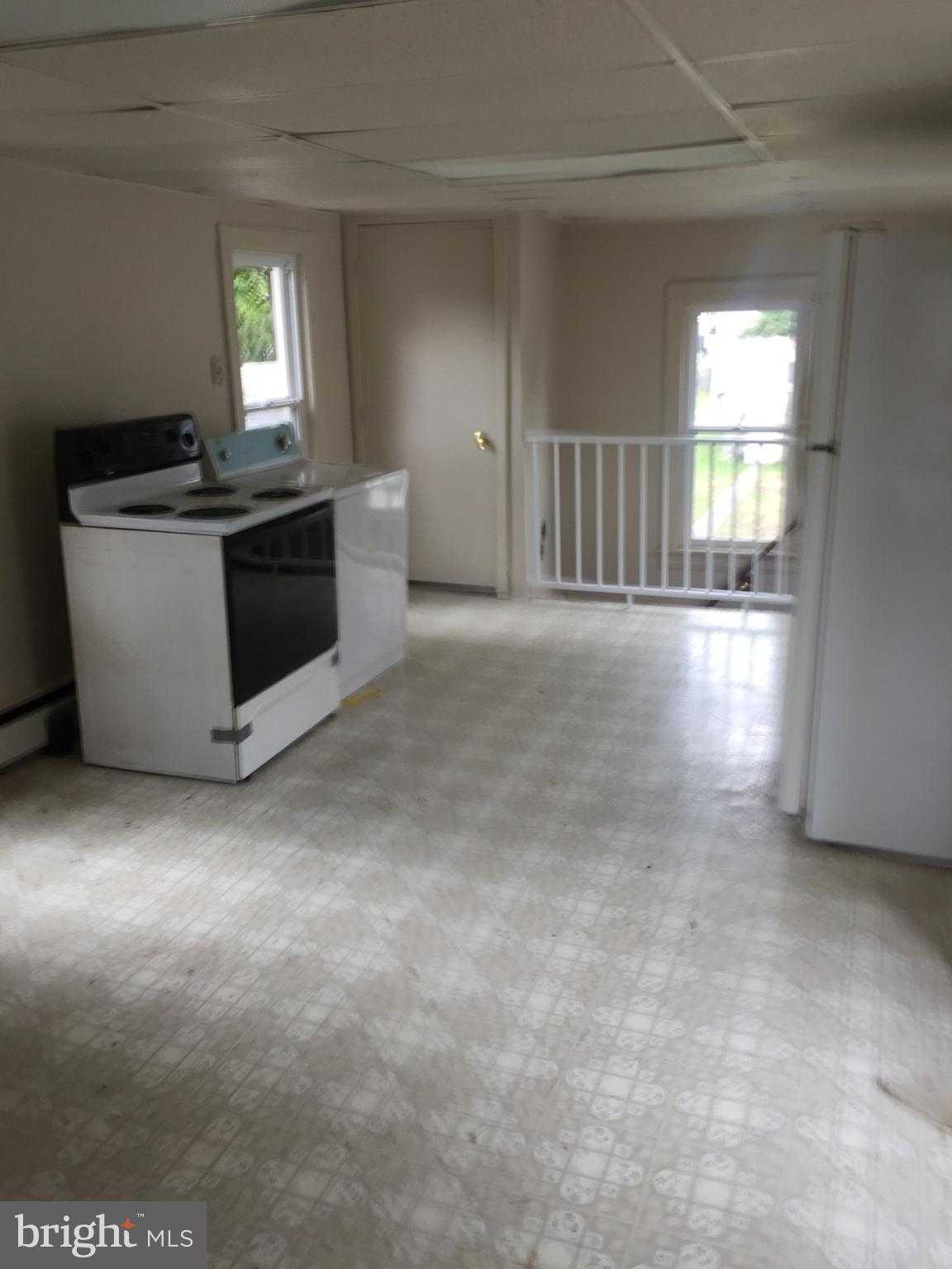 624 E Middle St photo 8