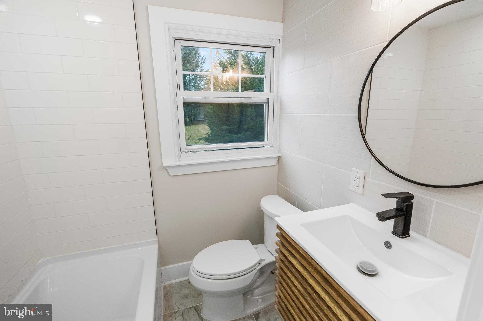 817 Beach St photo 13