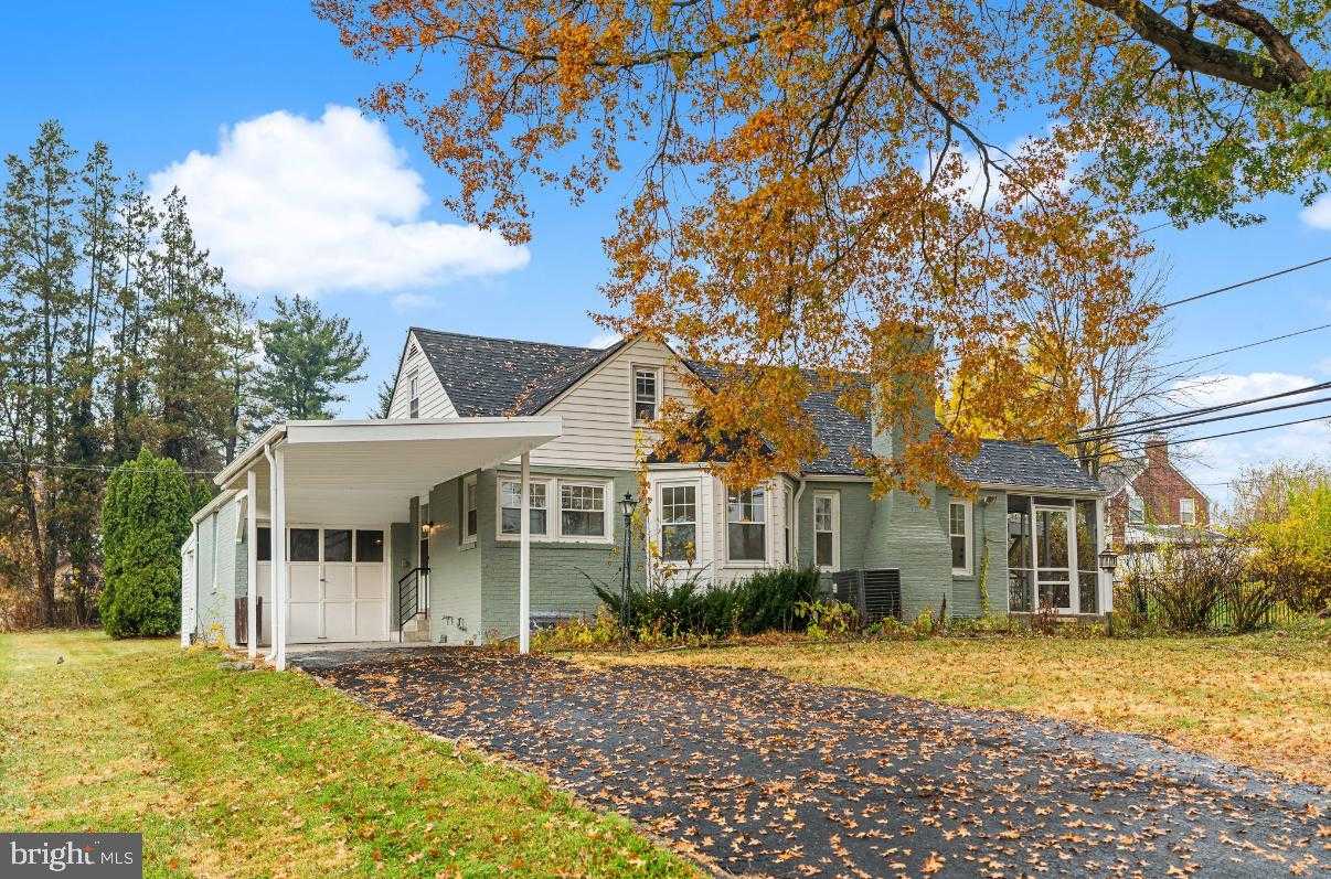 817 Beach St photo 2