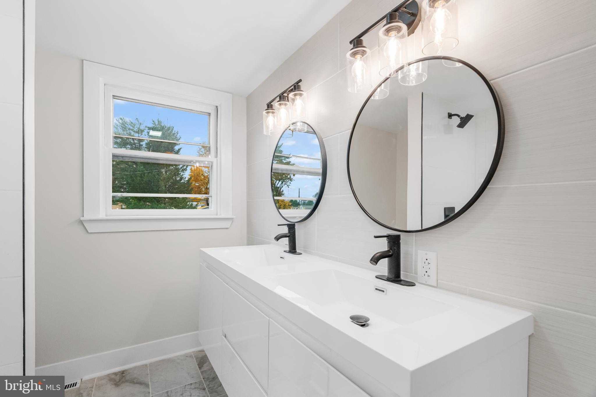 817 Beach St photo 25