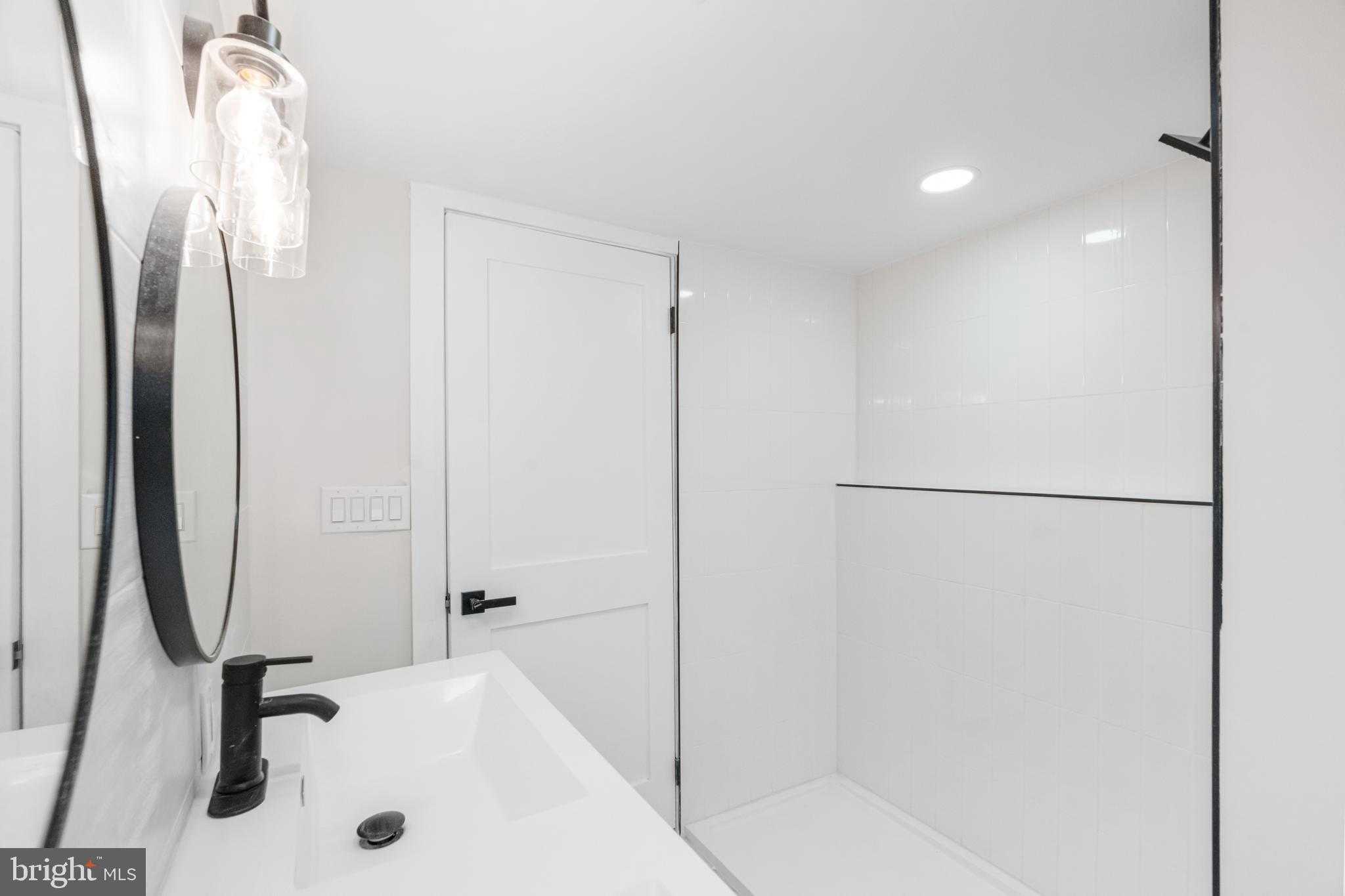 817 Beach St photo 26