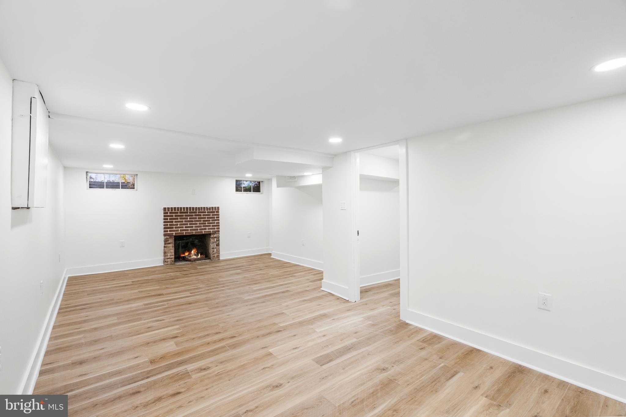 817 Beach St photo 27