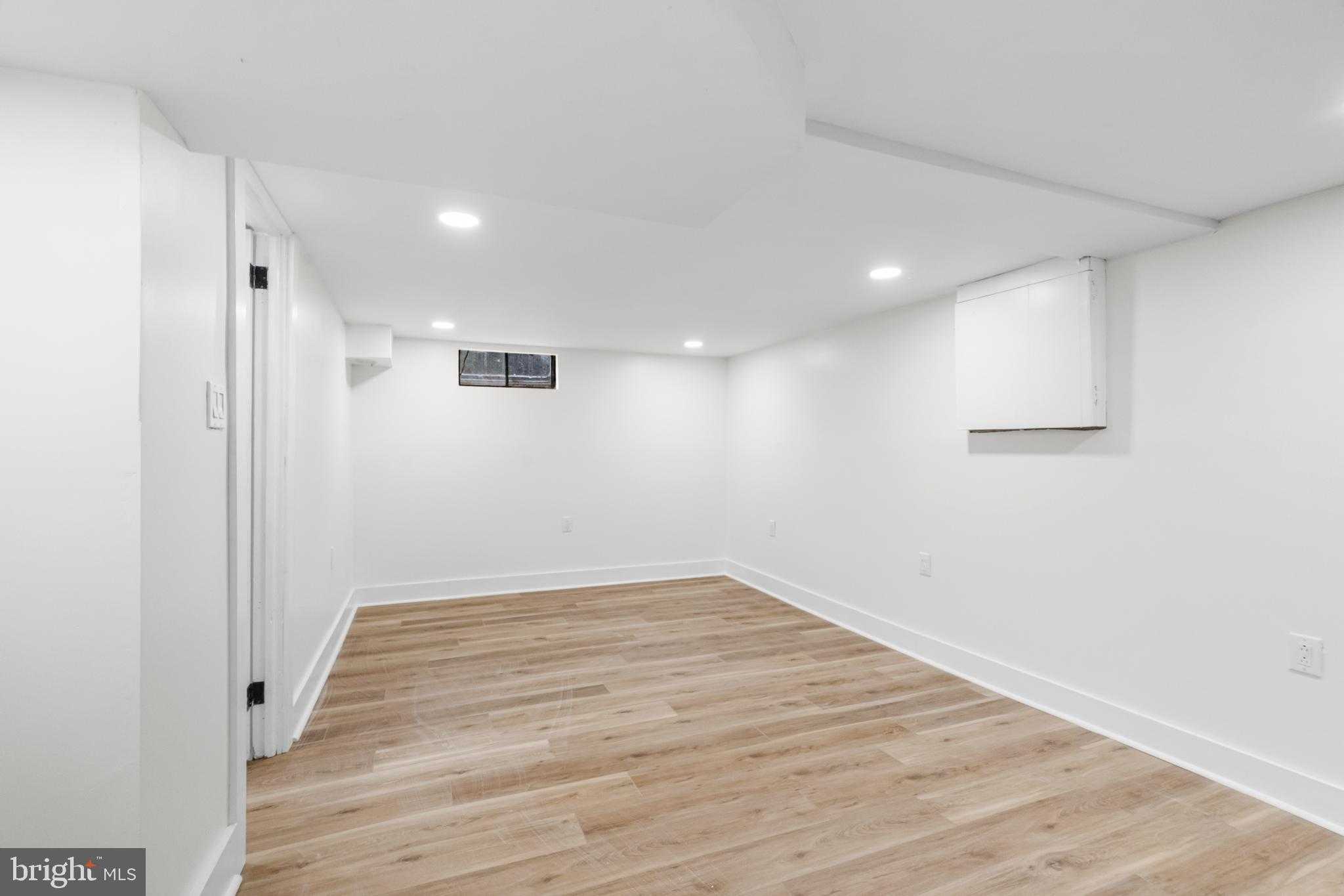 817 Beach St photo 29