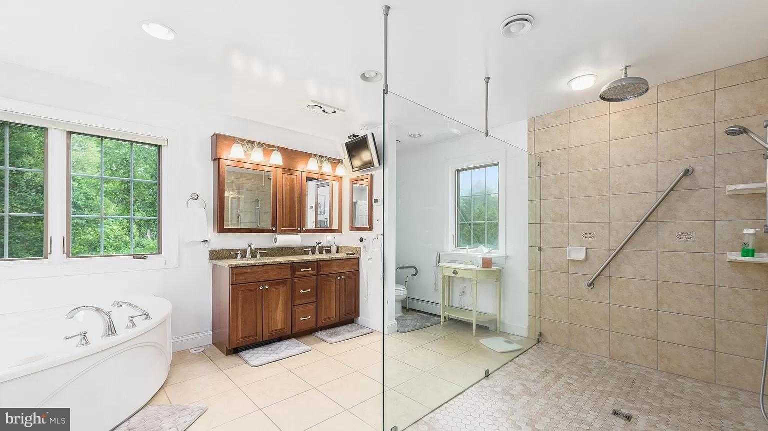 908 Lincoln Rd photo 9