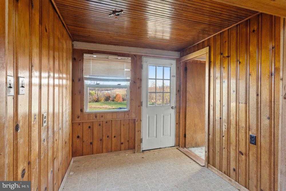 3190 Winsinger Dr photo 11