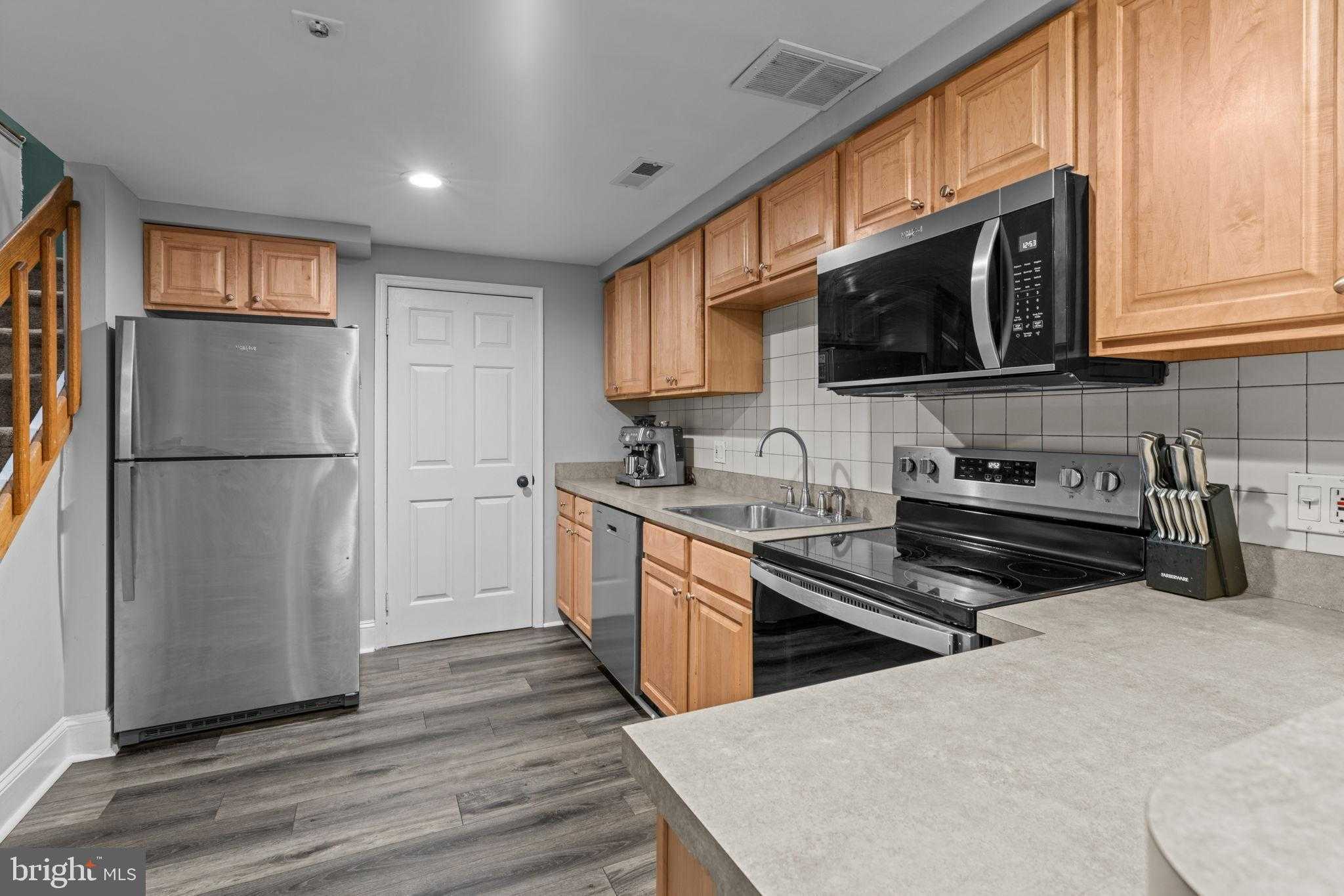 1714 Wallace St Apt 2 photo 16