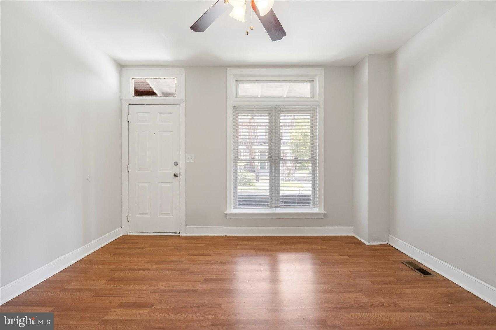 1637 Montpelier St photo 5