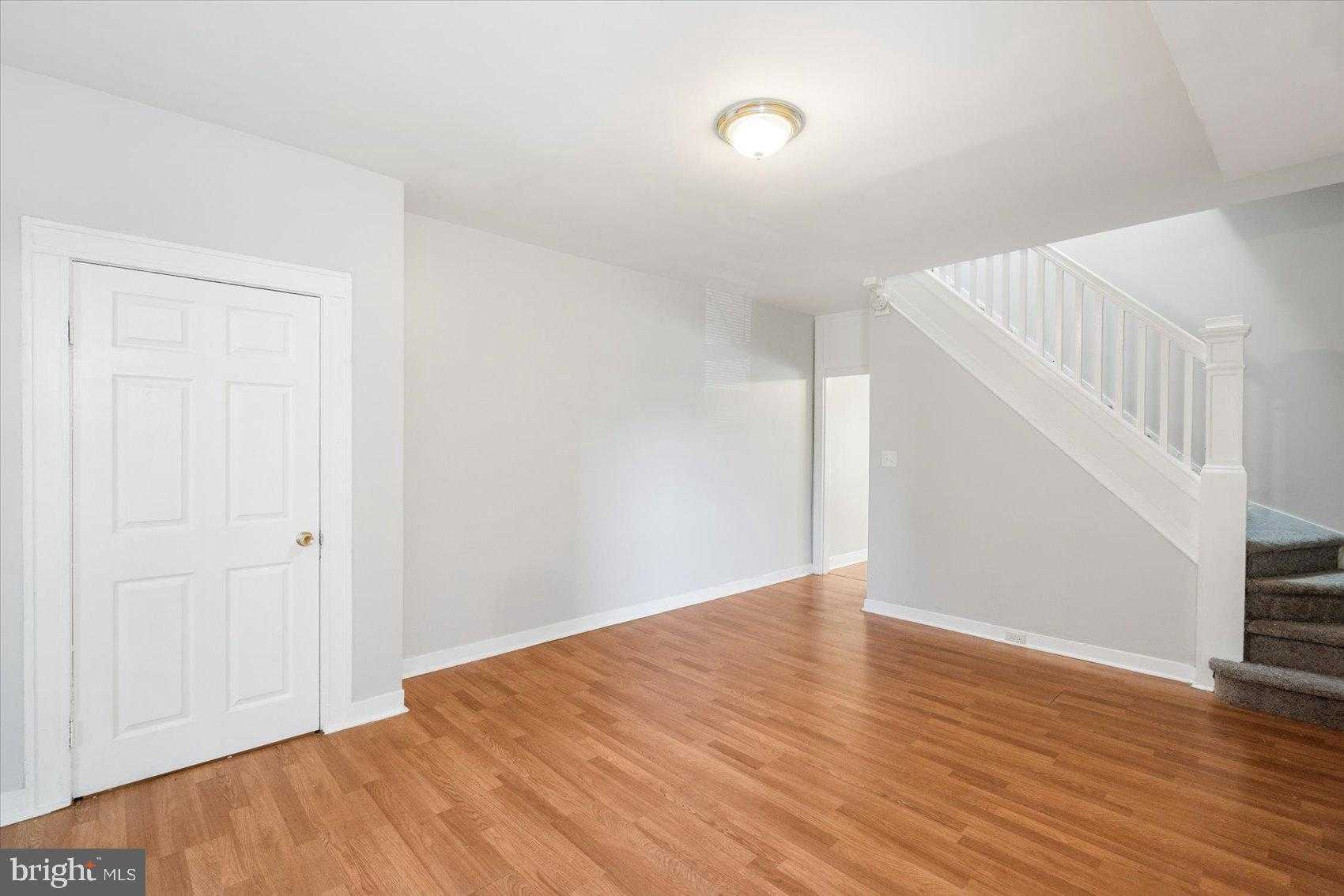 1637 Montpelier St photo 9