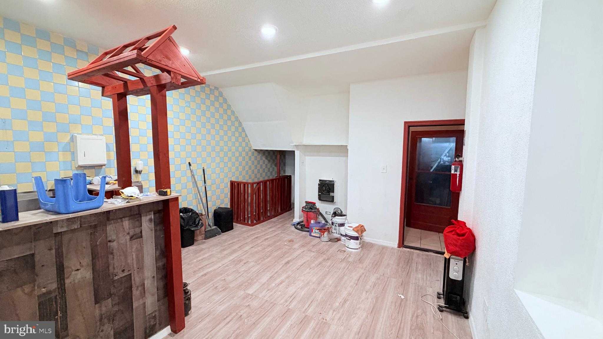 228 W Ontario St photo 10