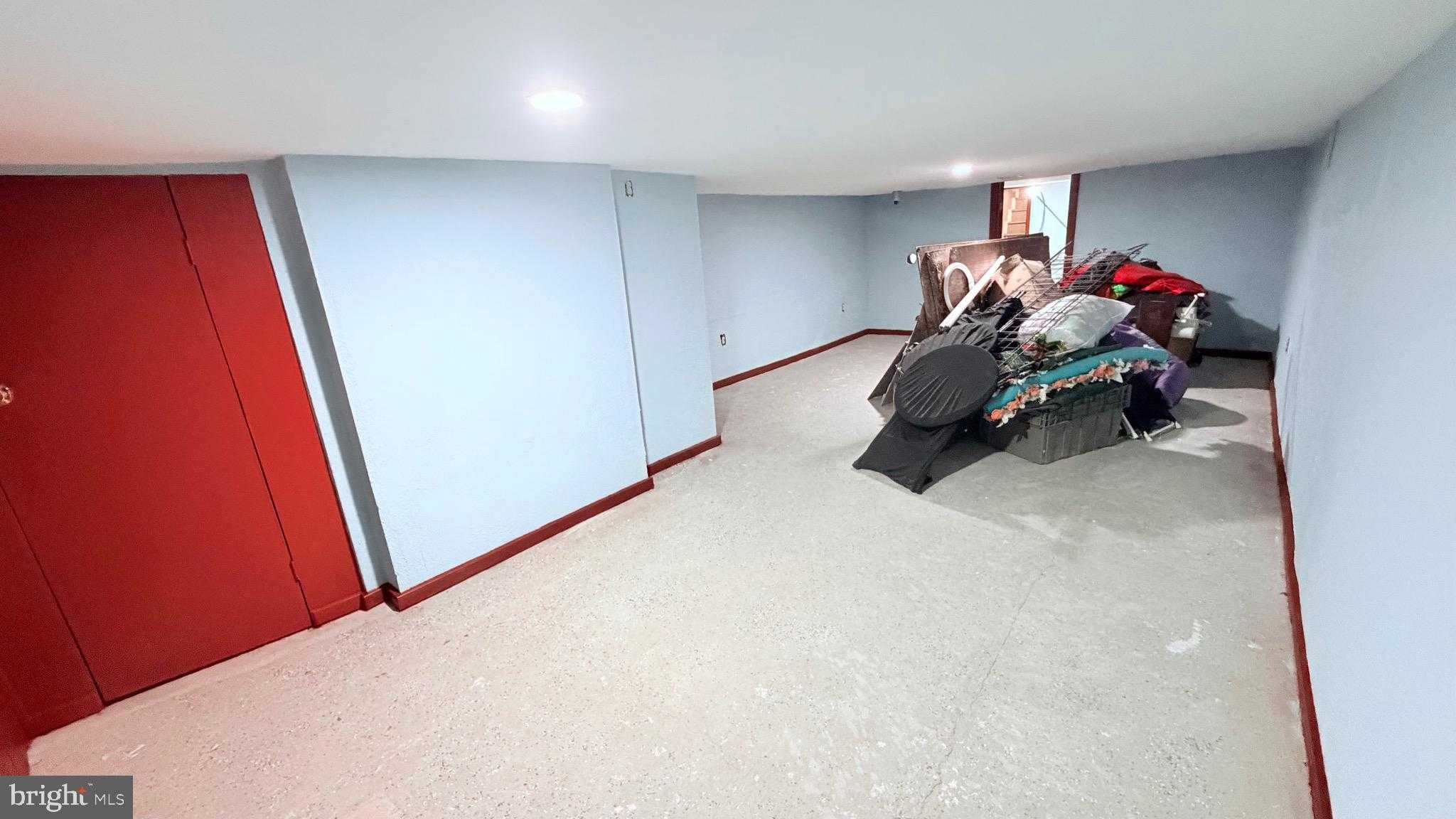 228 W Ontario St photo 21