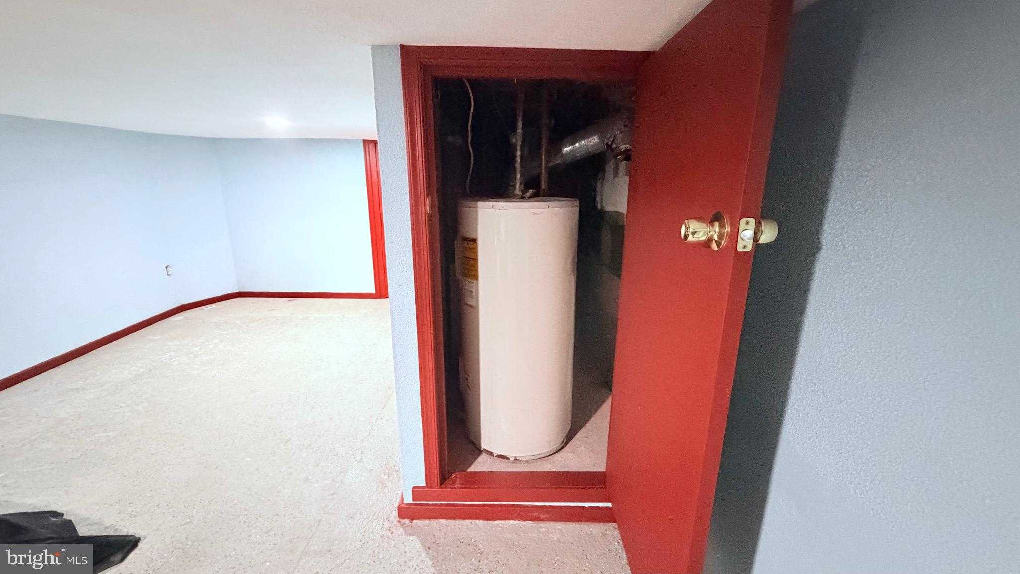 228 W Ontario St photo 23