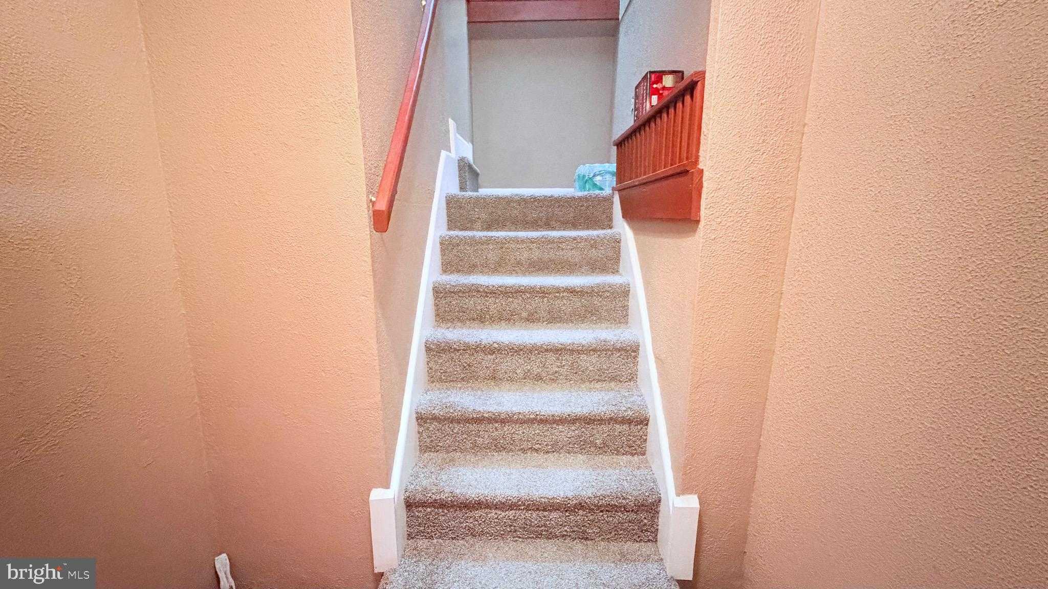 228 W Ontario St photo 30