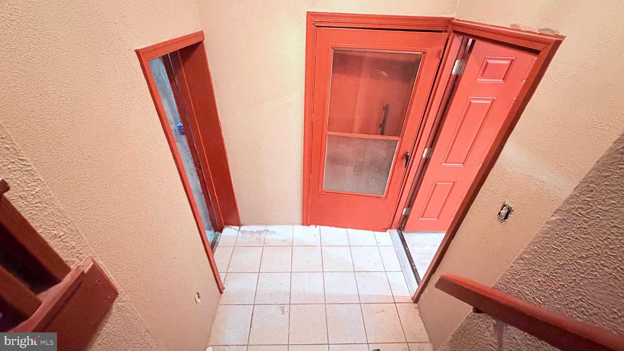 228 W Ontario St photo 31