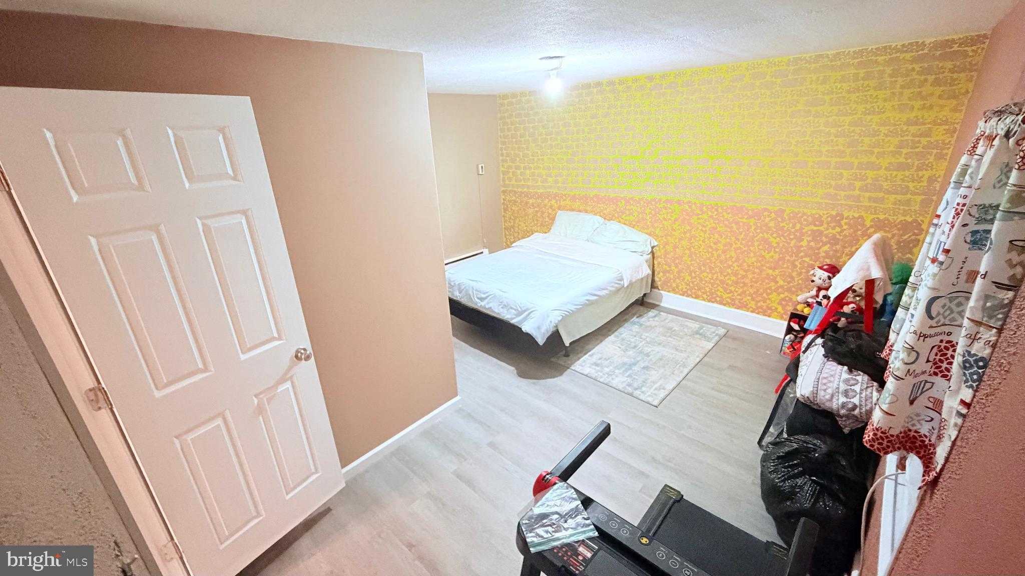 228 W Ontario St photo 35